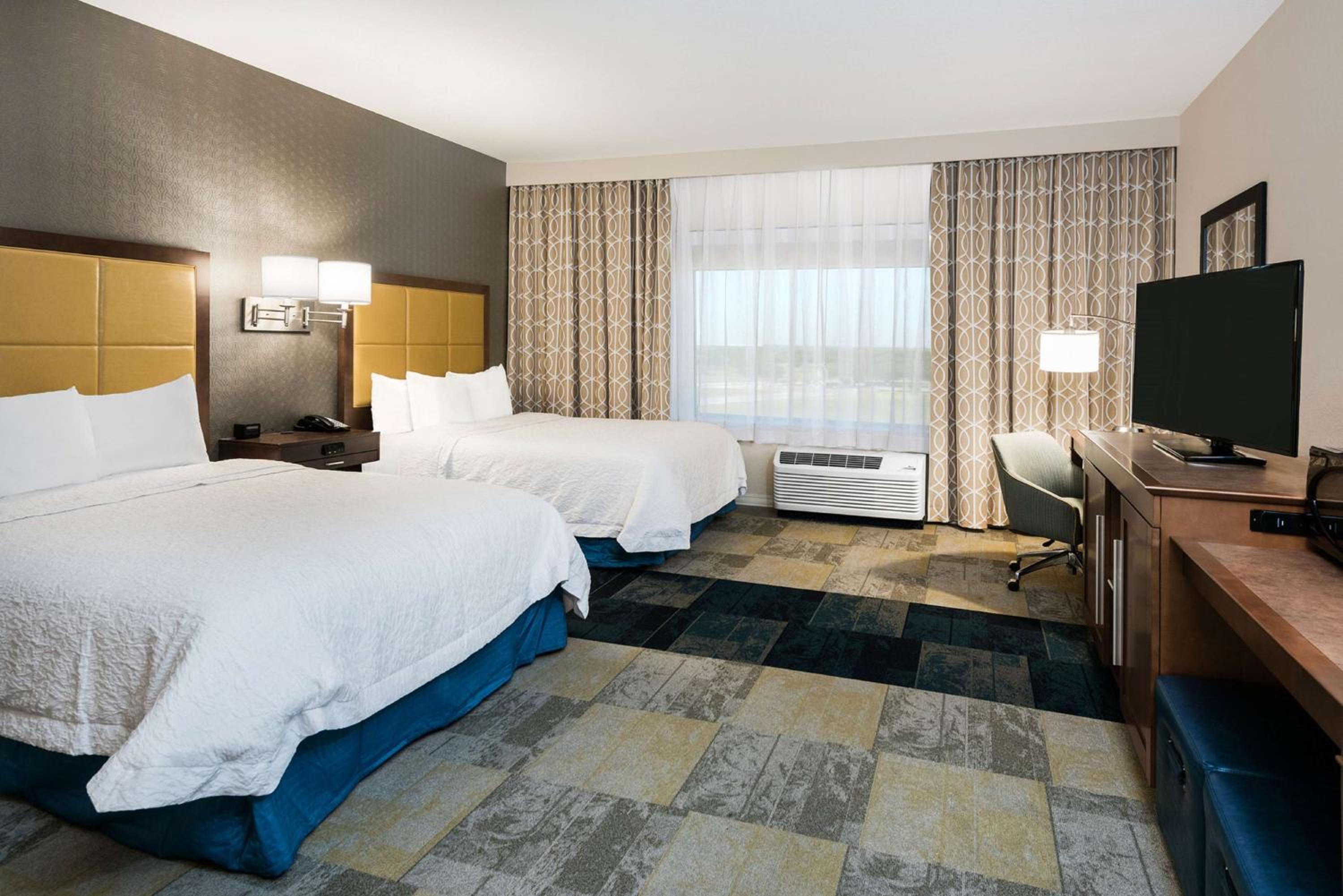 Queen Room - Mobility Accessible/Non-Smoking
