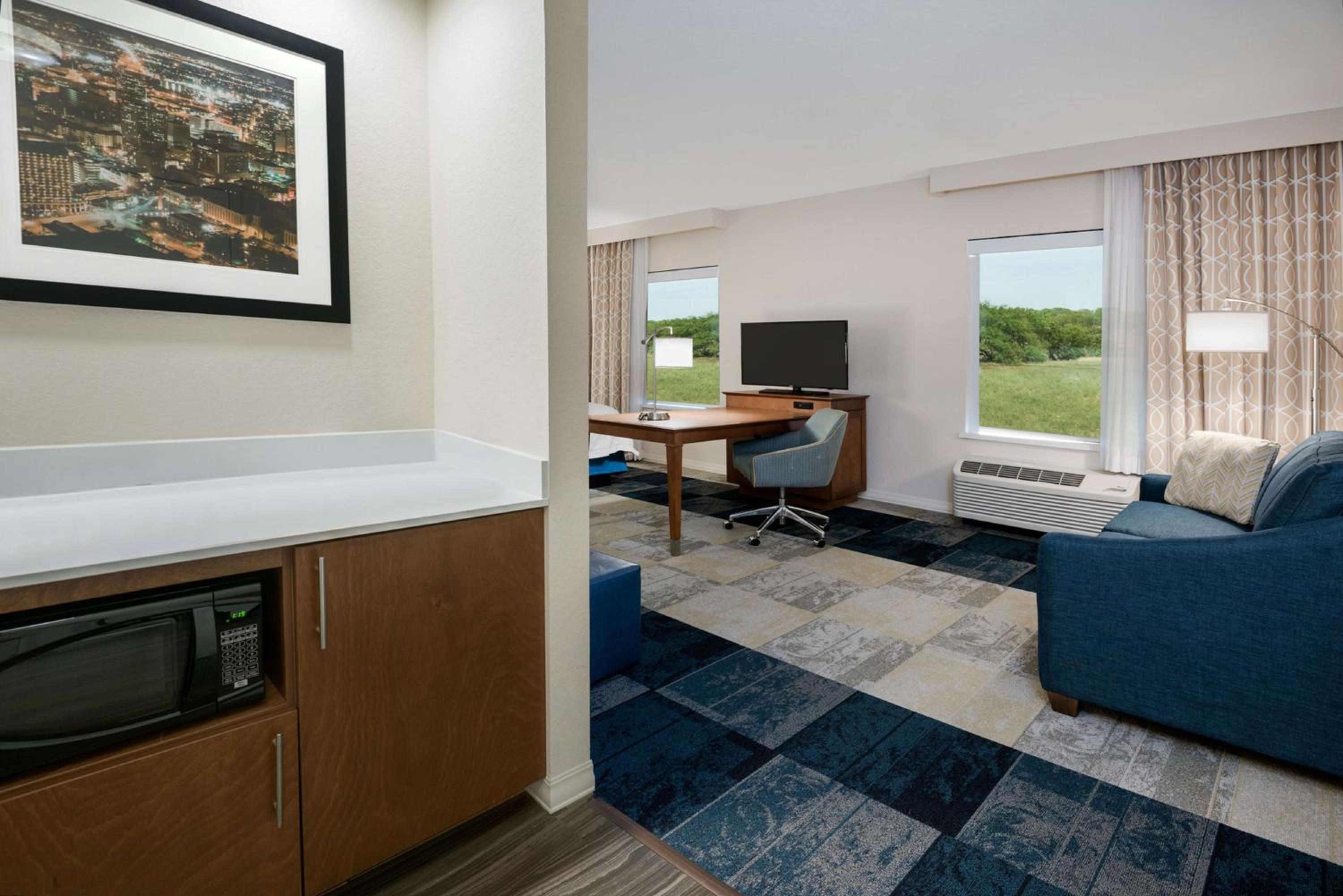 King Room with Roll-In Shower - Mobility Access/Non-Smoking