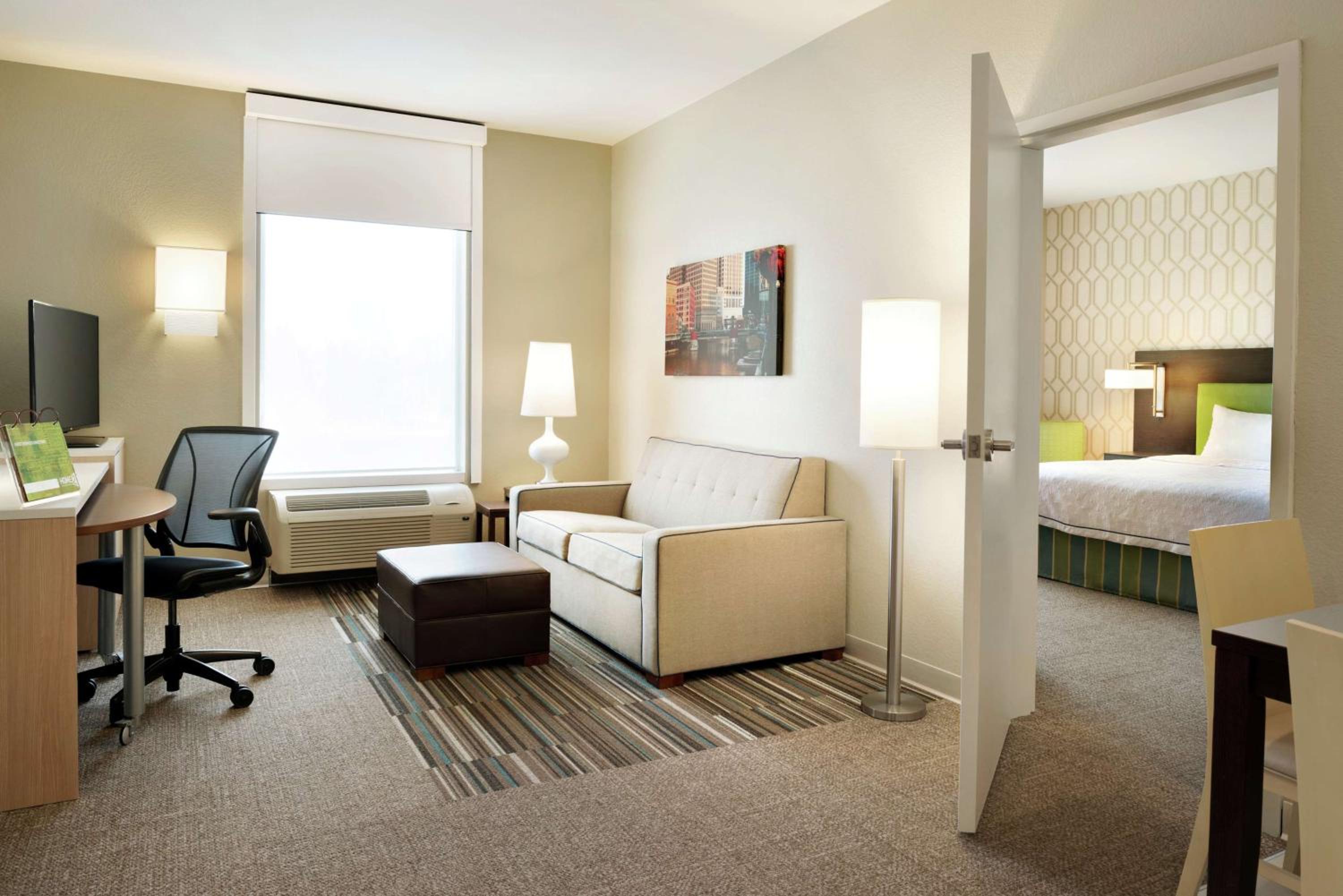 King Suite - Mobility Access/Non-Smoking