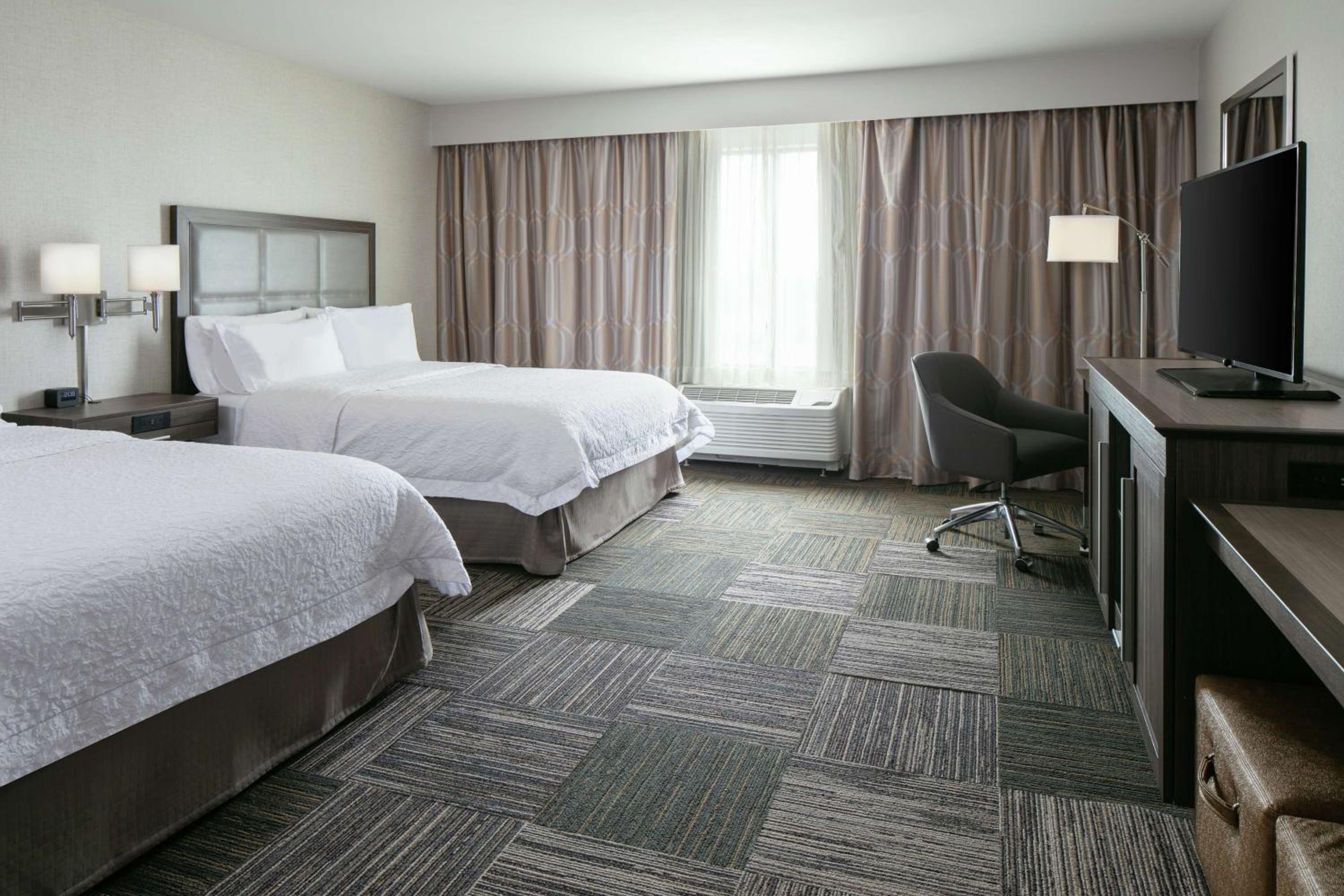 Queen Room with Two Queen Beds - Hearing Access/Non-Smoking photo 1