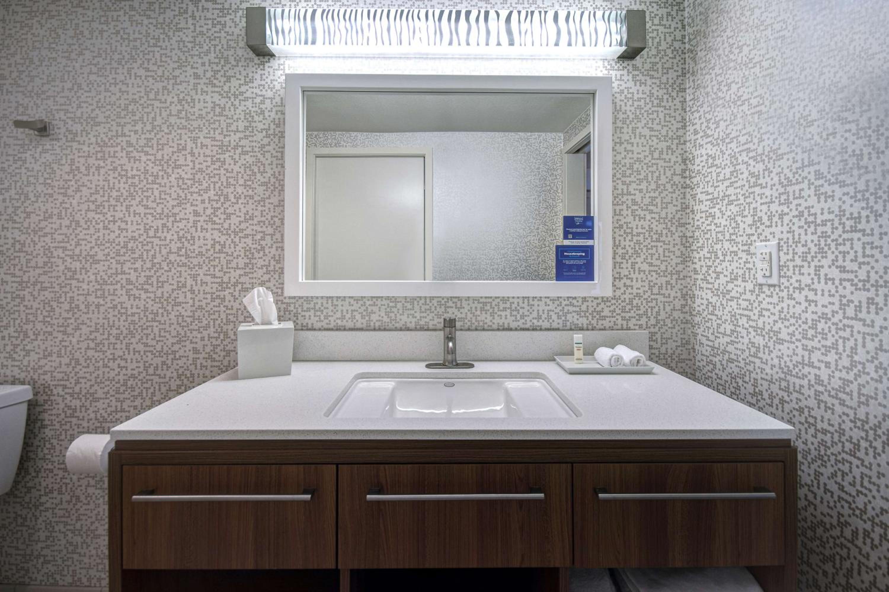 King Studio Suite - Mobility Access/Non-Smoking photo 2