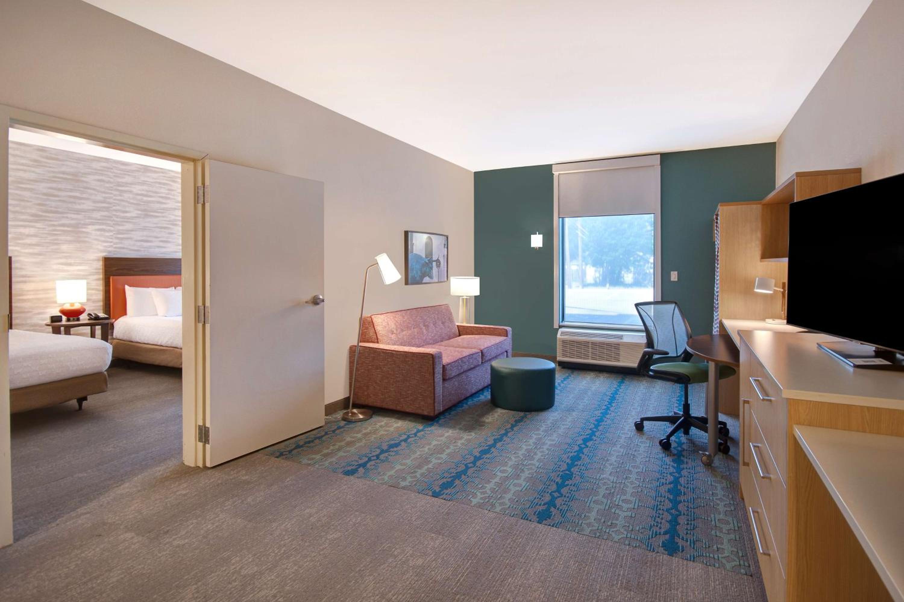 King Suite - Hearing Access/Non-Smoking photo 2