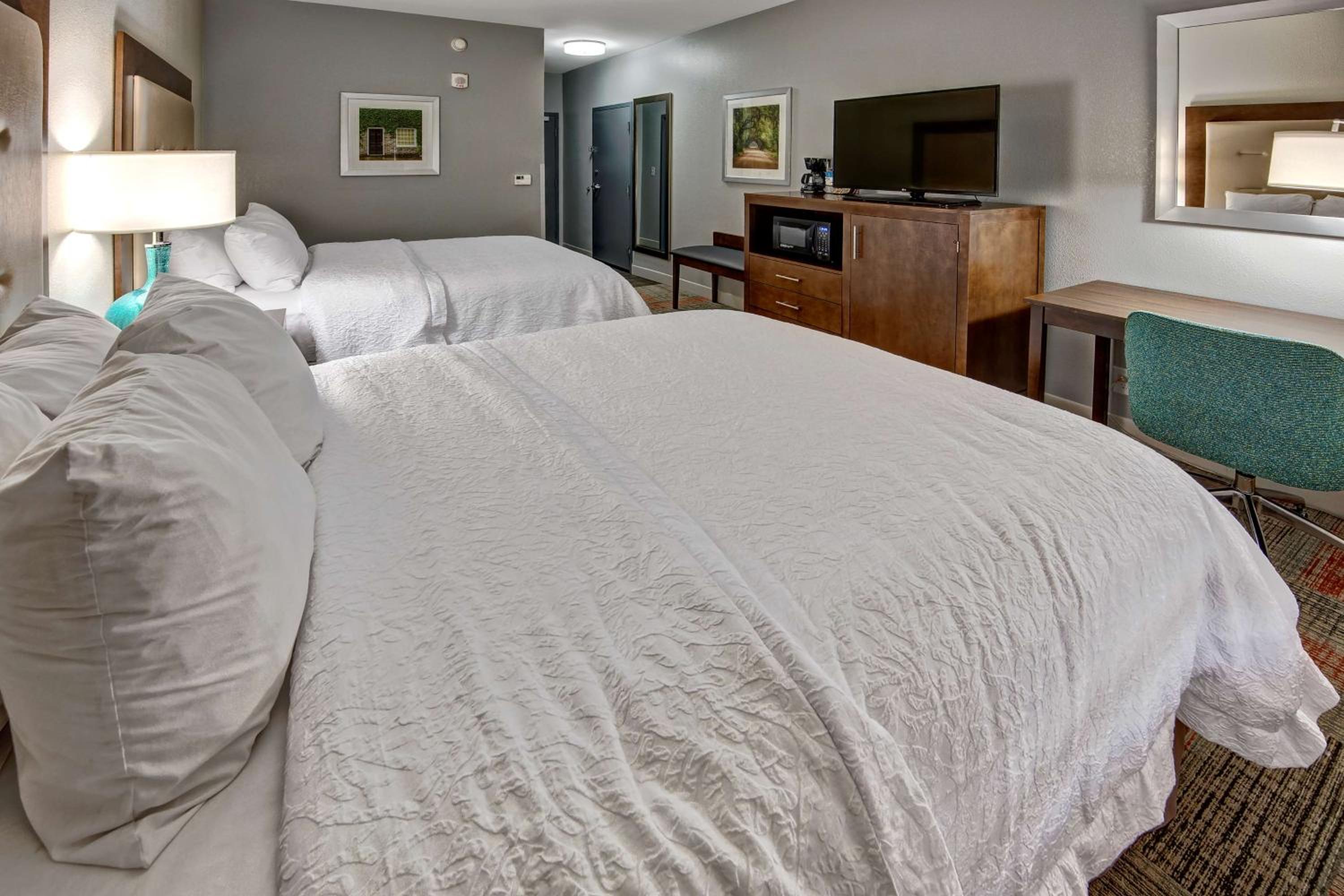 Queen Room with Two Queen Beds (4 Adults)