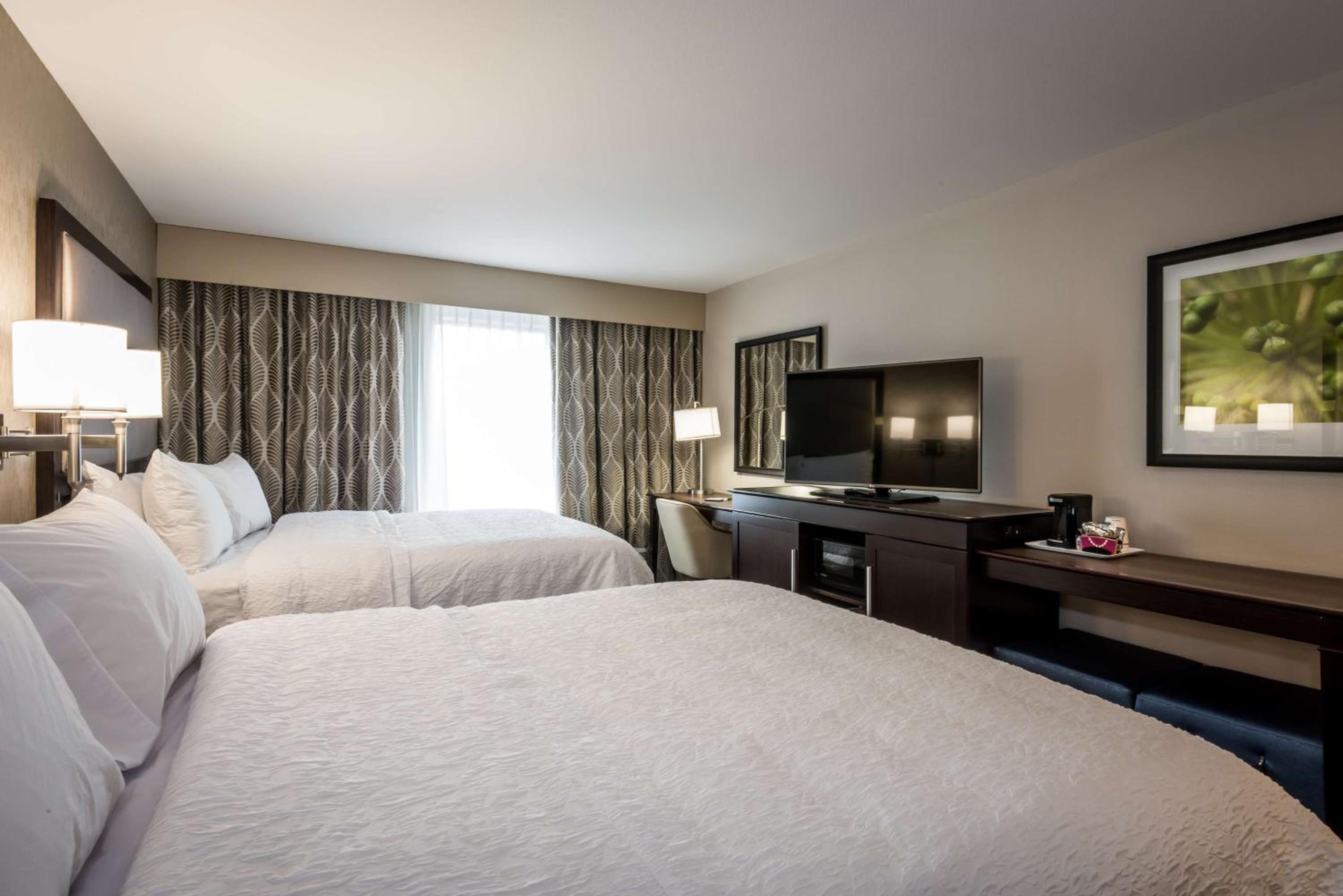 Queen Room with Two Queen Beds - Hearing Access/Non-Smoking photo 1