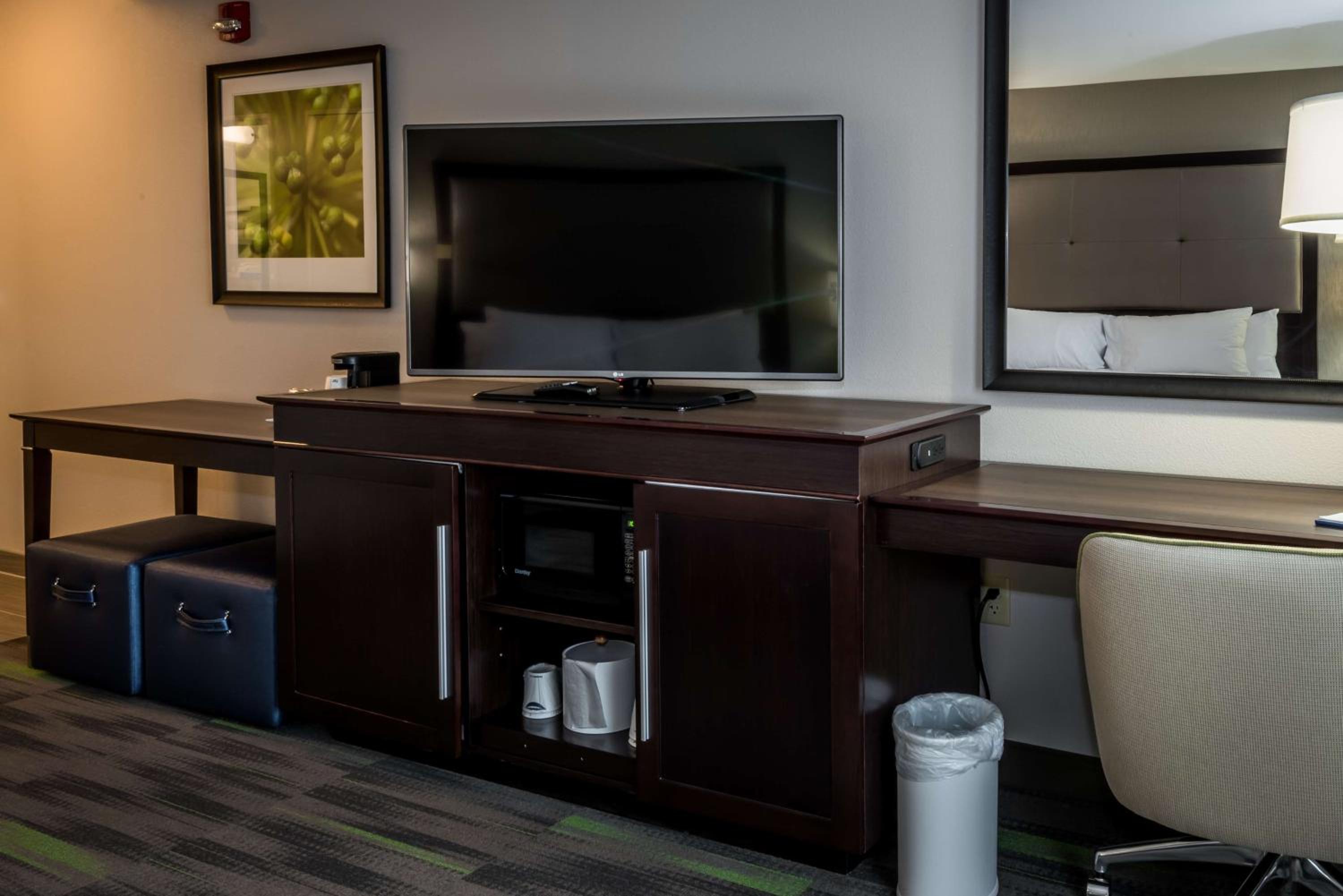 King Room - Hearing Access/Non-Smoking photo 2