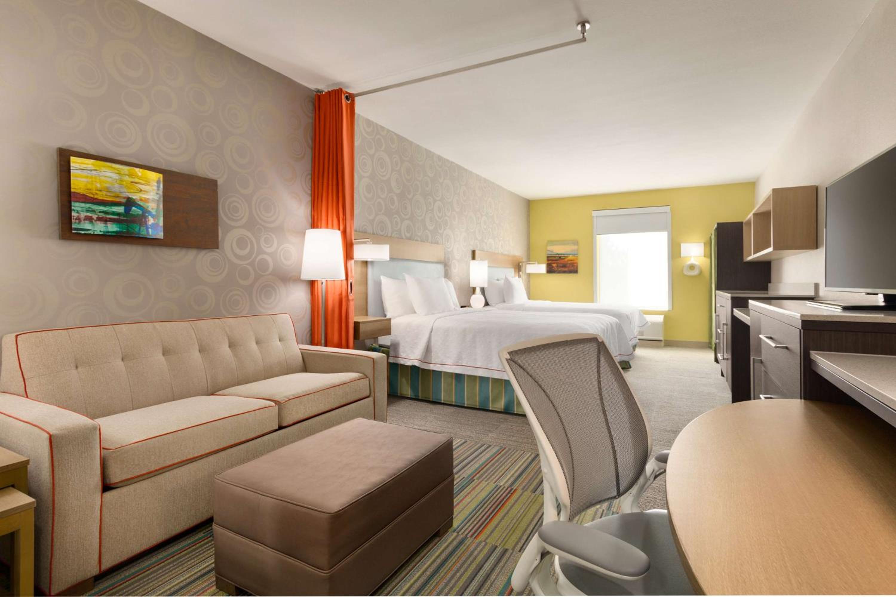 Queen Studio with Two Queen Beds - Non-Smoking photo 1