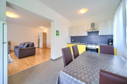 Apartment - Ground Floor photo 2