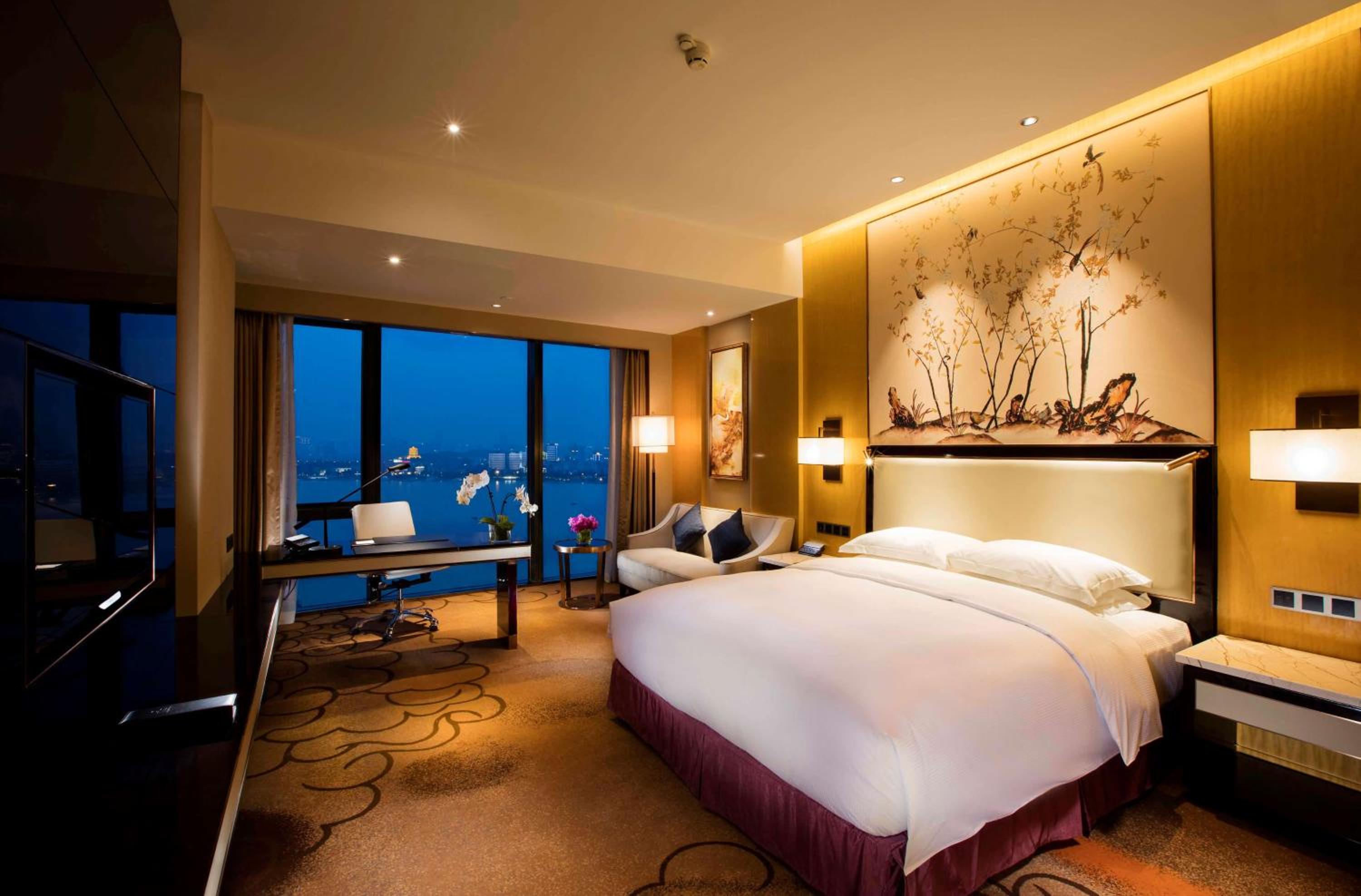 Executive King Room with River View - Lounge Access photo 2