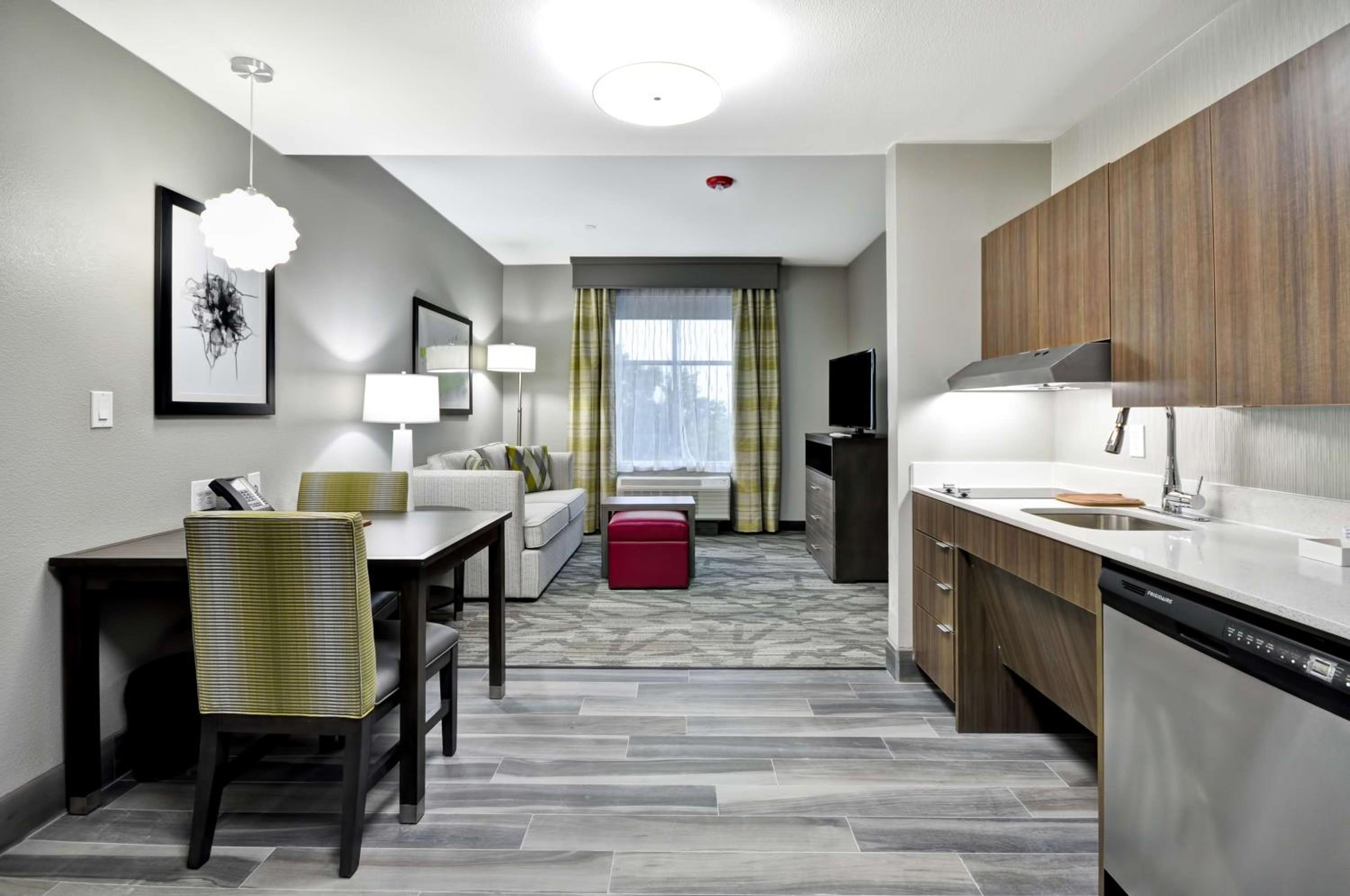 Queen Suite with Two Queen Beds - Hearing Access/Non-Smoking