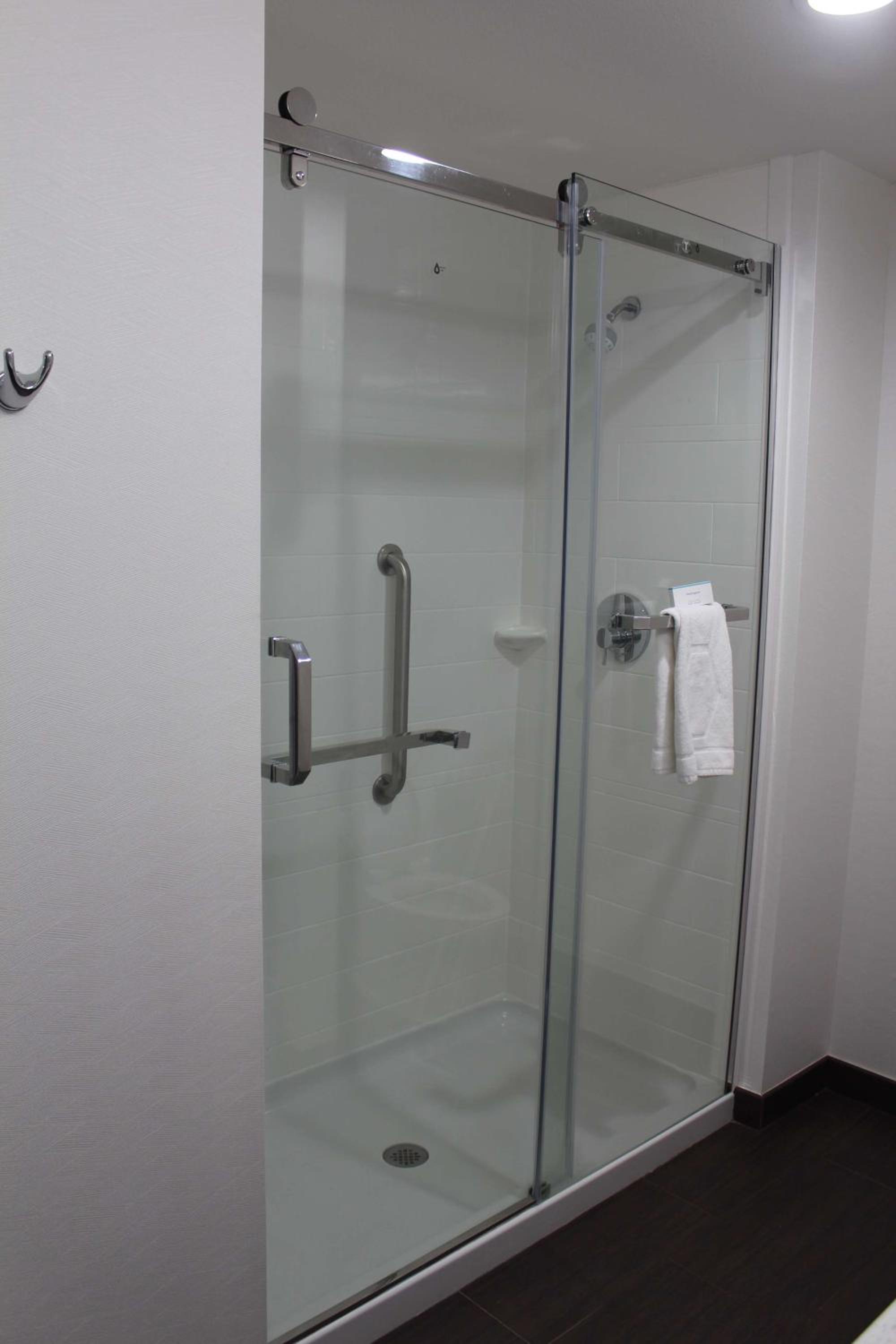 King Room - Hearing Access/Non-Smoking photo 3