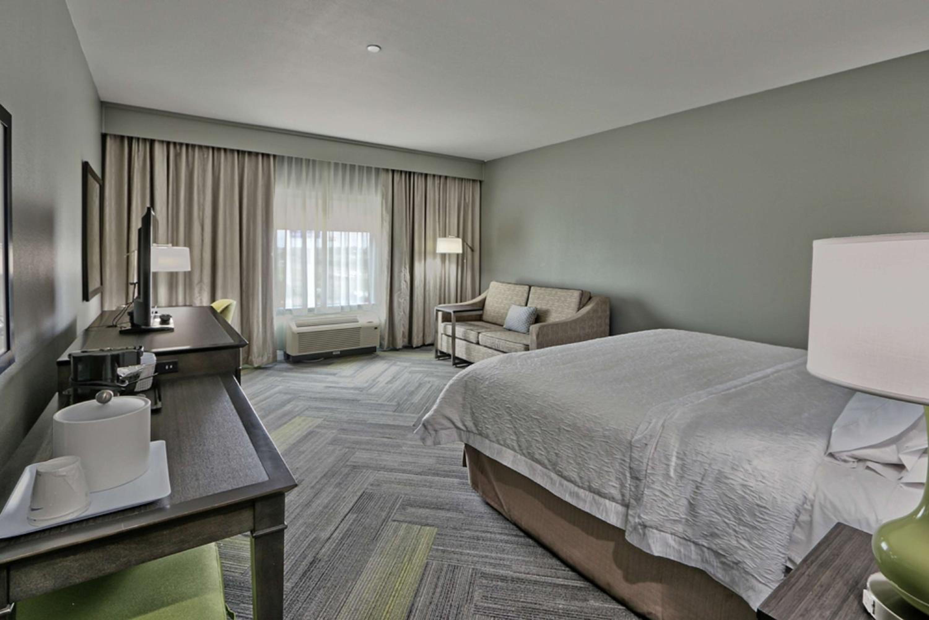 Executive King Room with Sofa Bed - Non-Smoking