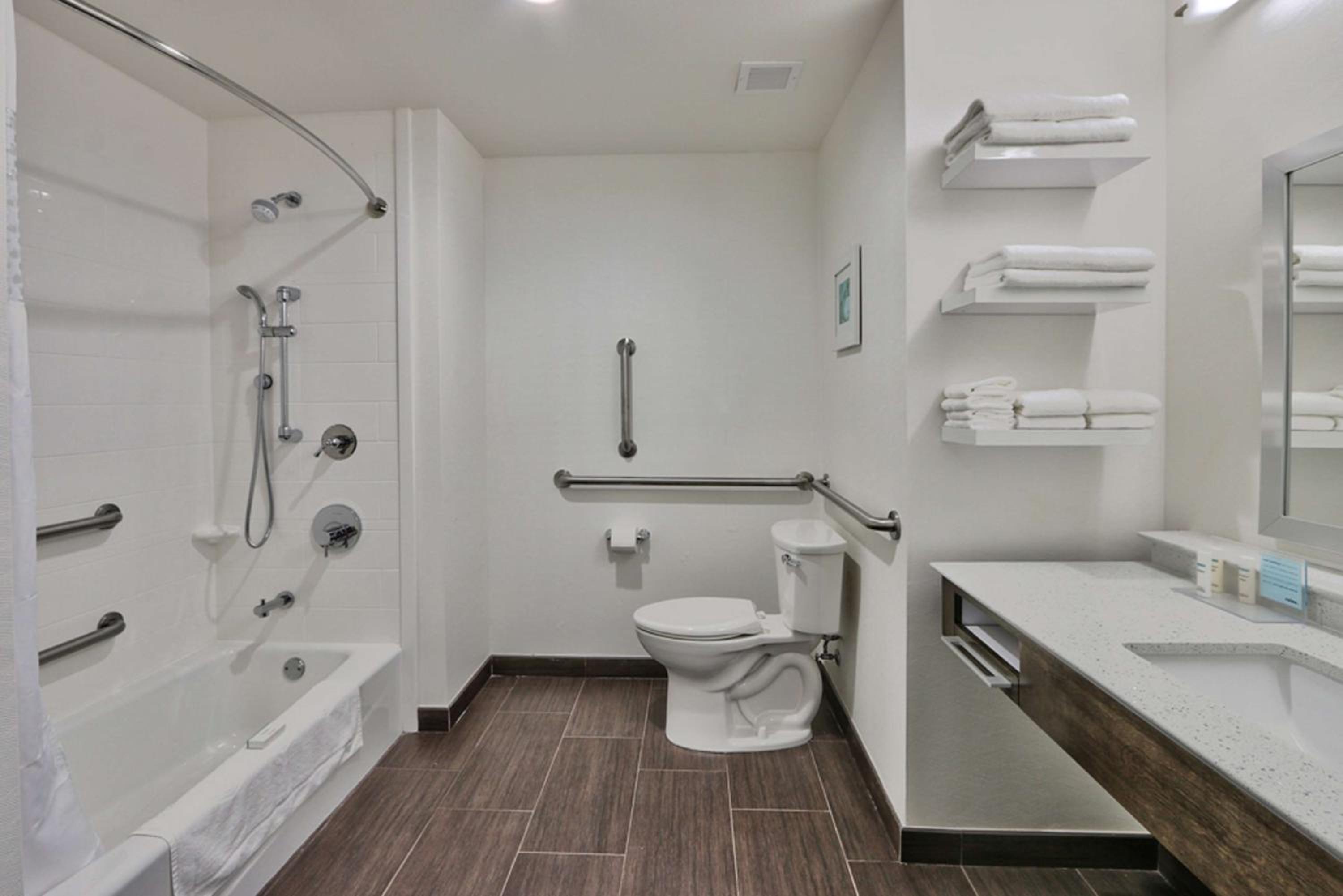 King Room - Hearing Access/Non-Smoking photo 2