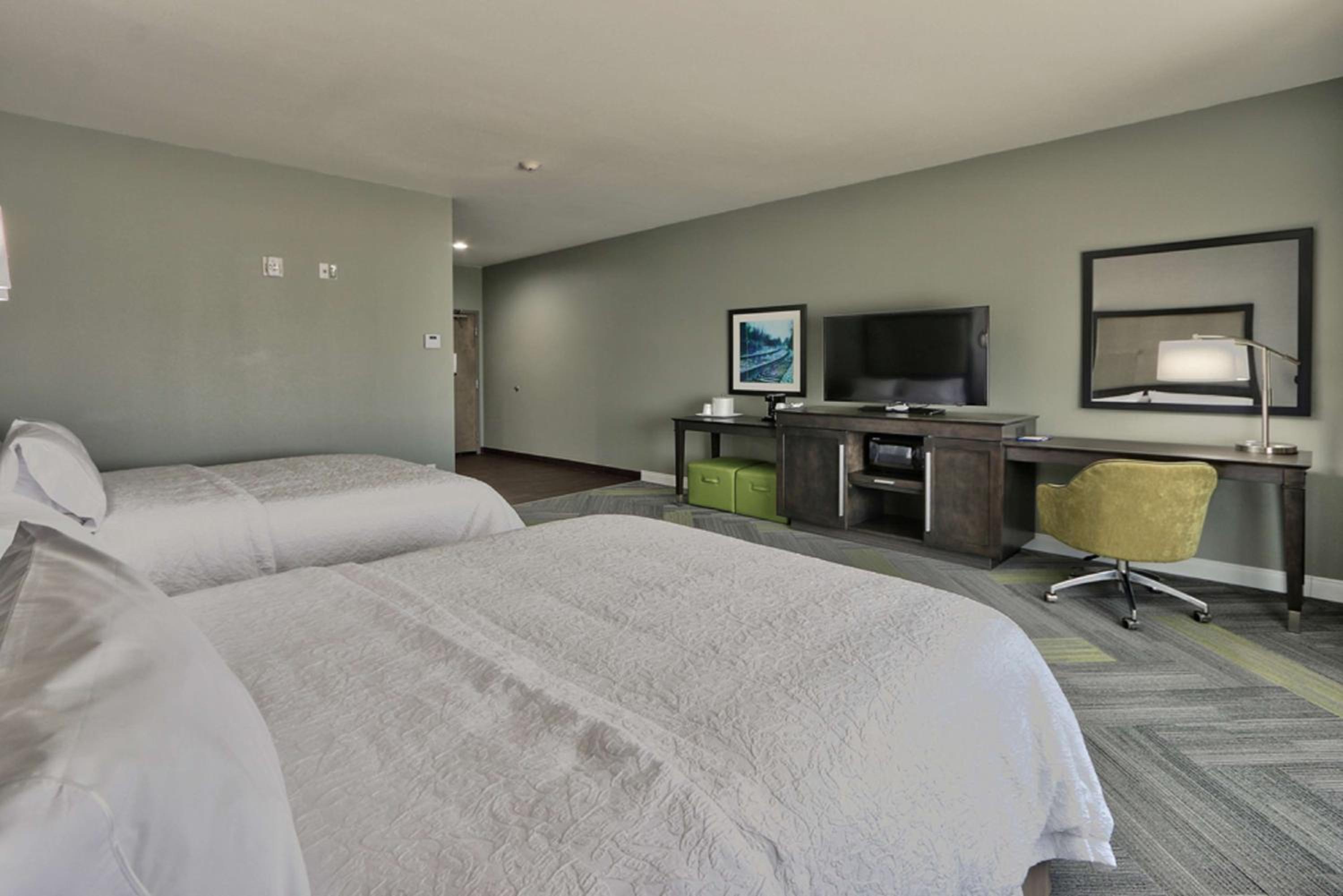 Queen Room with Two Queen Beds - Non-Smoking photo 1