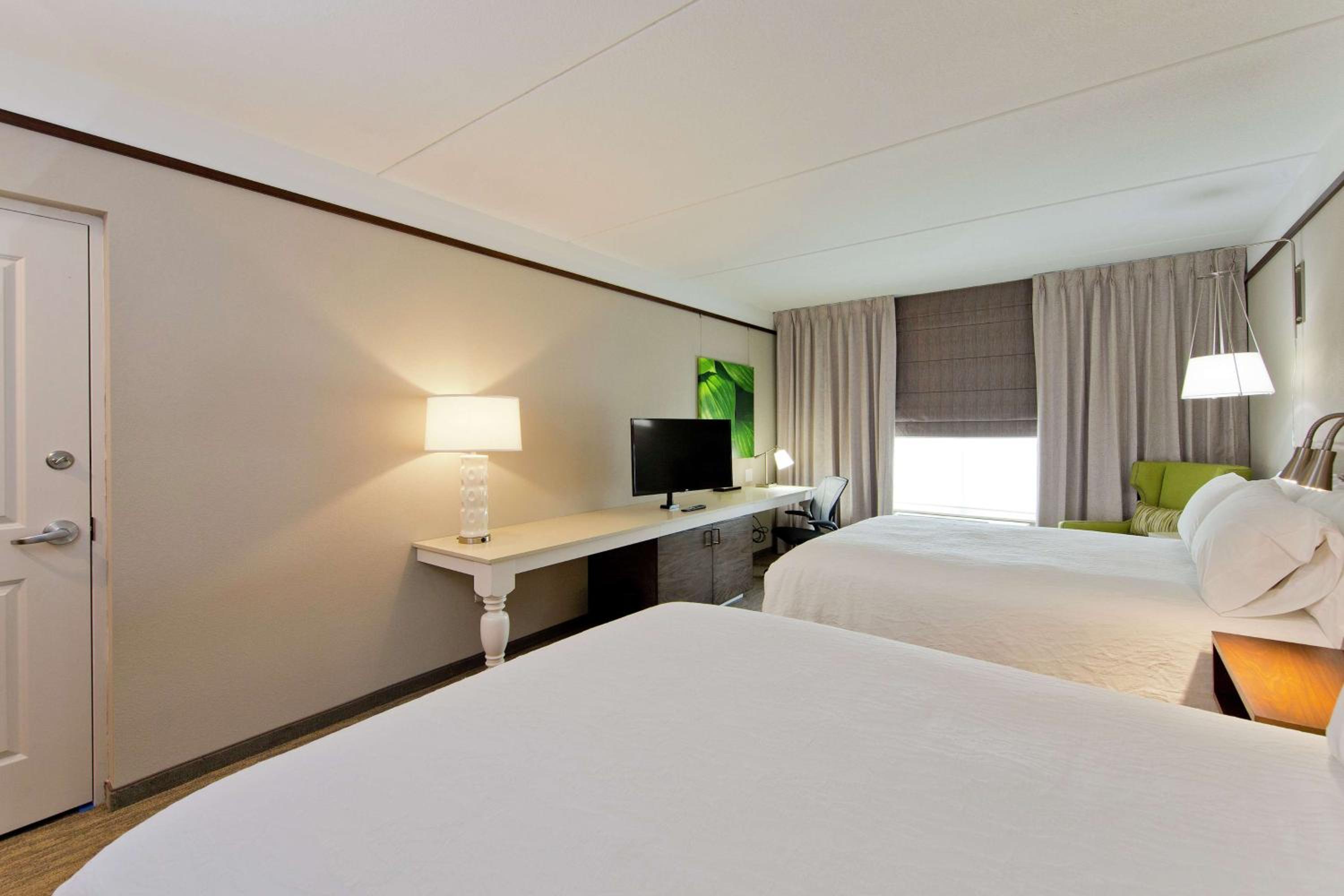 Premium Queen Room with Two Queen Beds photo 3