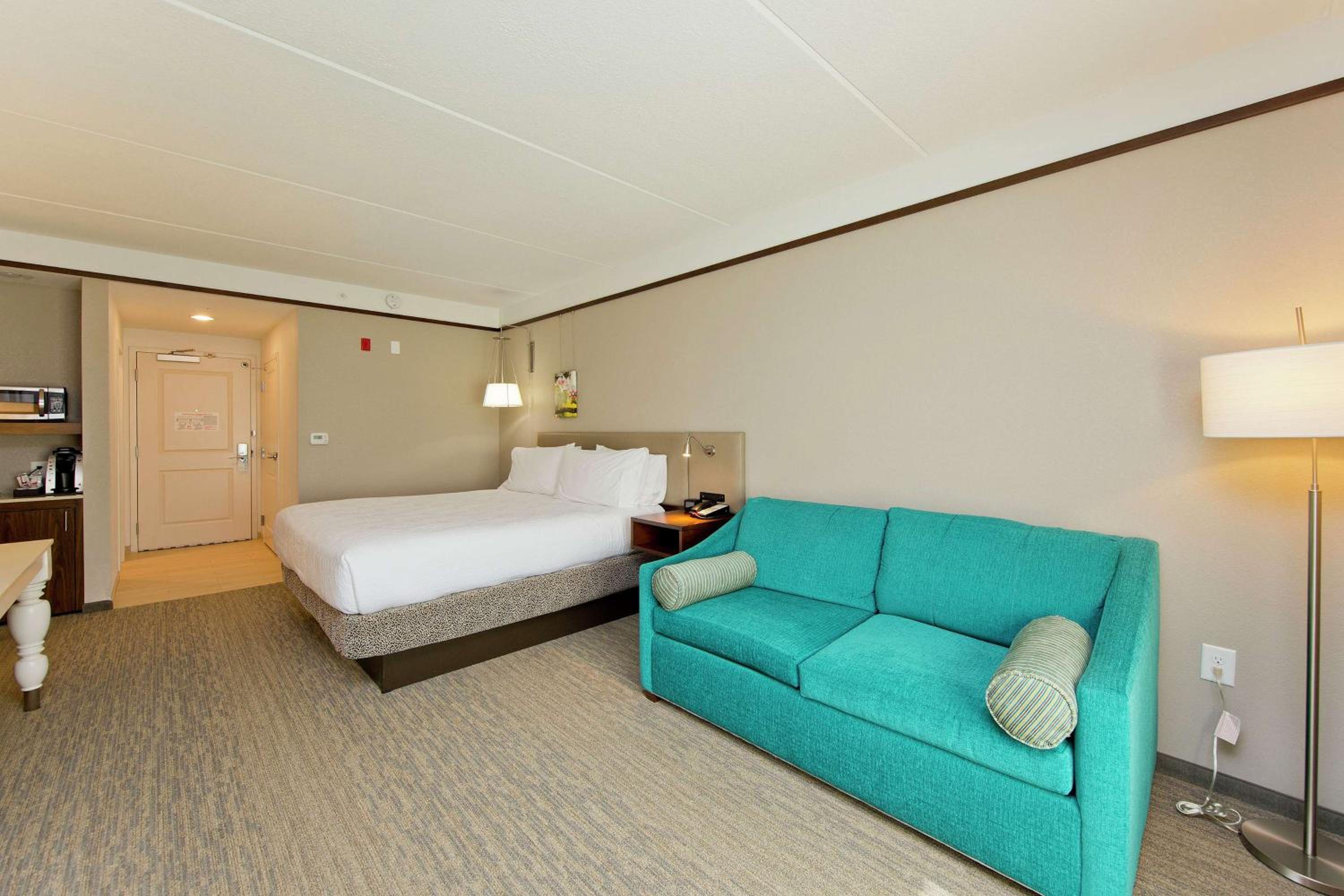 King Room with Sofa Bed - Non-Smoking photo 2