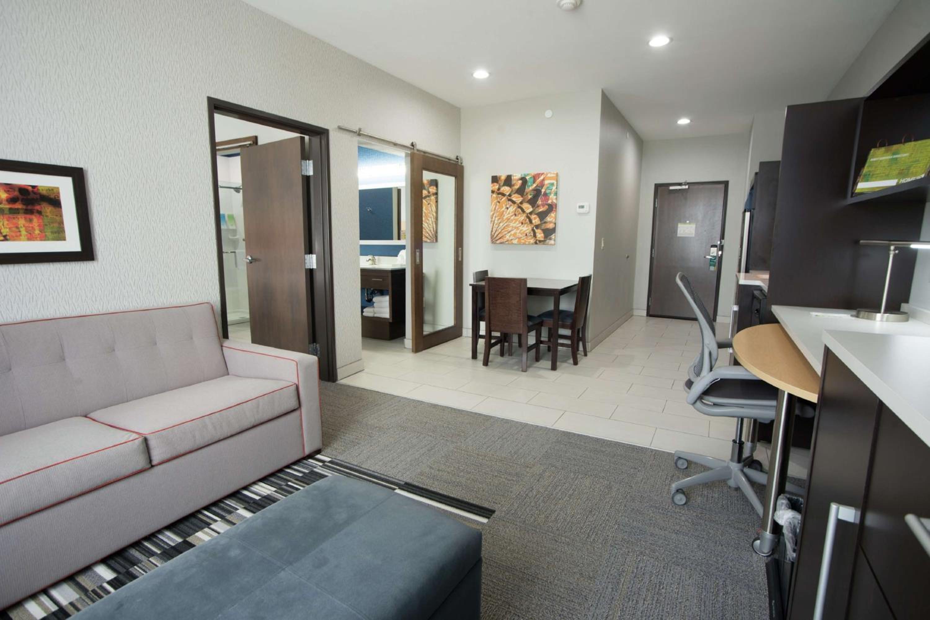 One-Bedroom King Suite - Non-Smoking