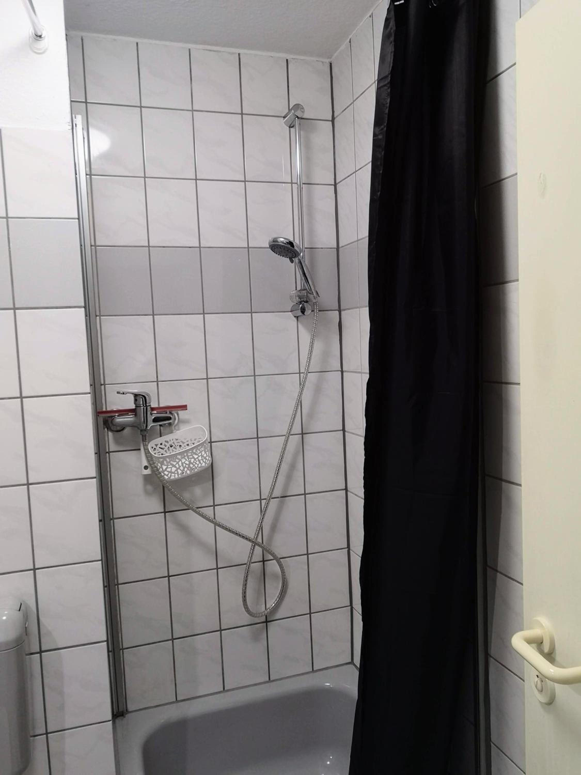 Wuppertal-Ronsdorf 1-3 Betten Personer Lägenhet Semesterlägenheter Appartement Monteurlägenhet hos Merih, Bild 6