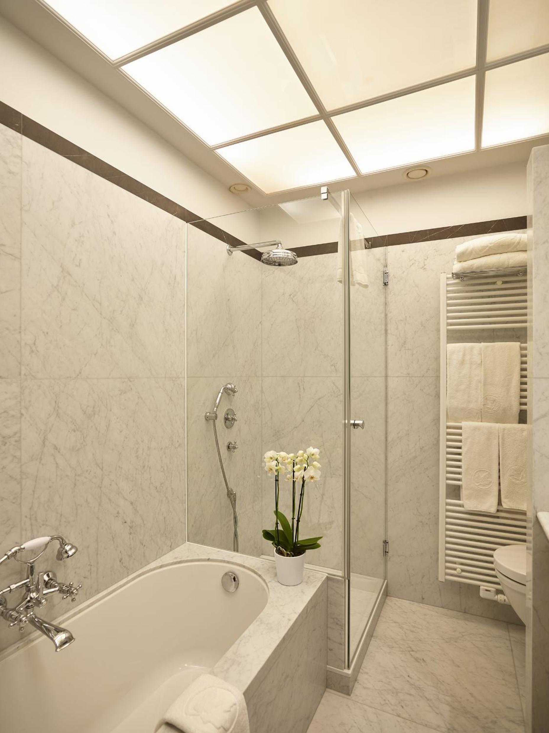 Executive Room thumbnail 5