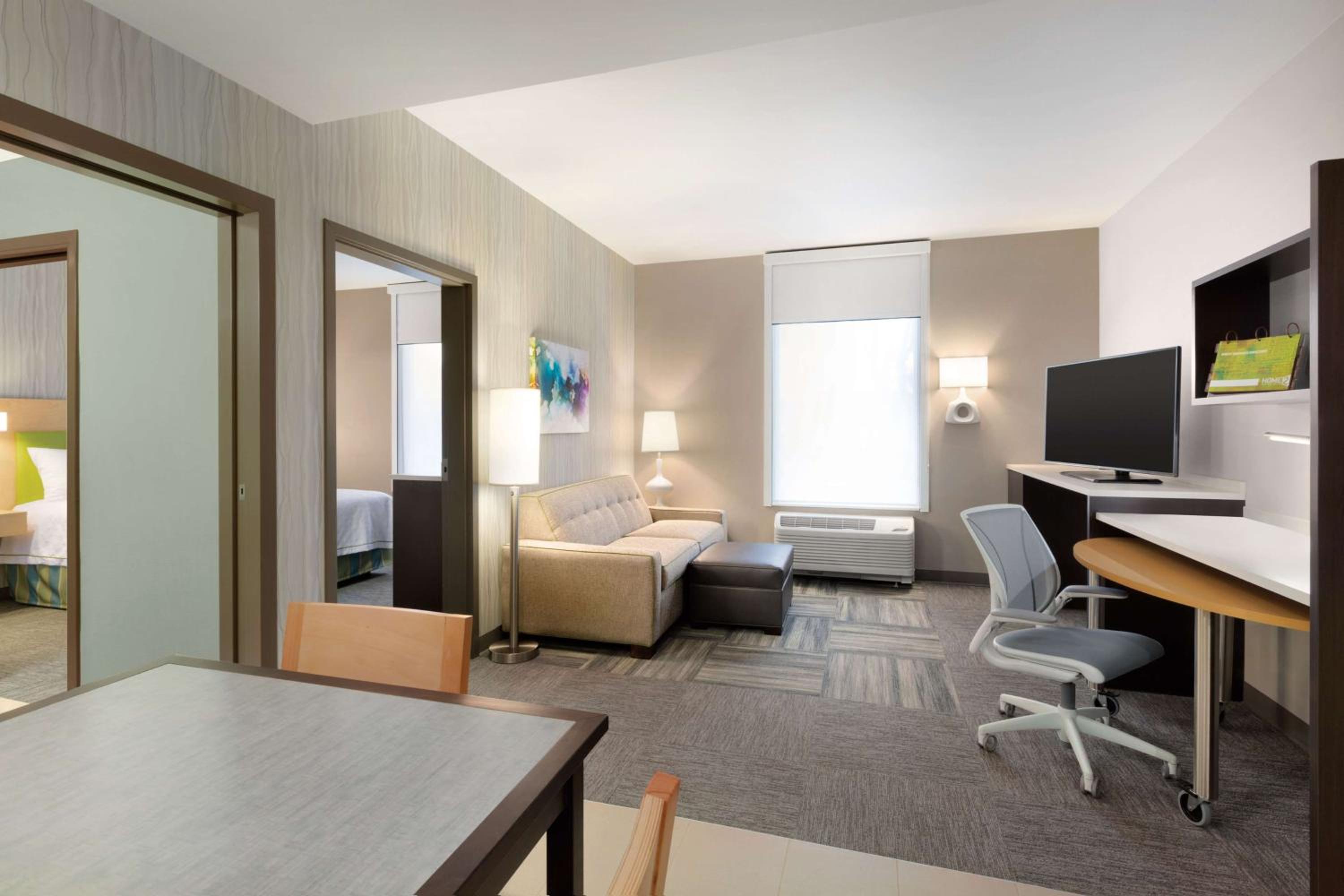 One-Bedroom Queen Suite - Non-Smoking photo 1
