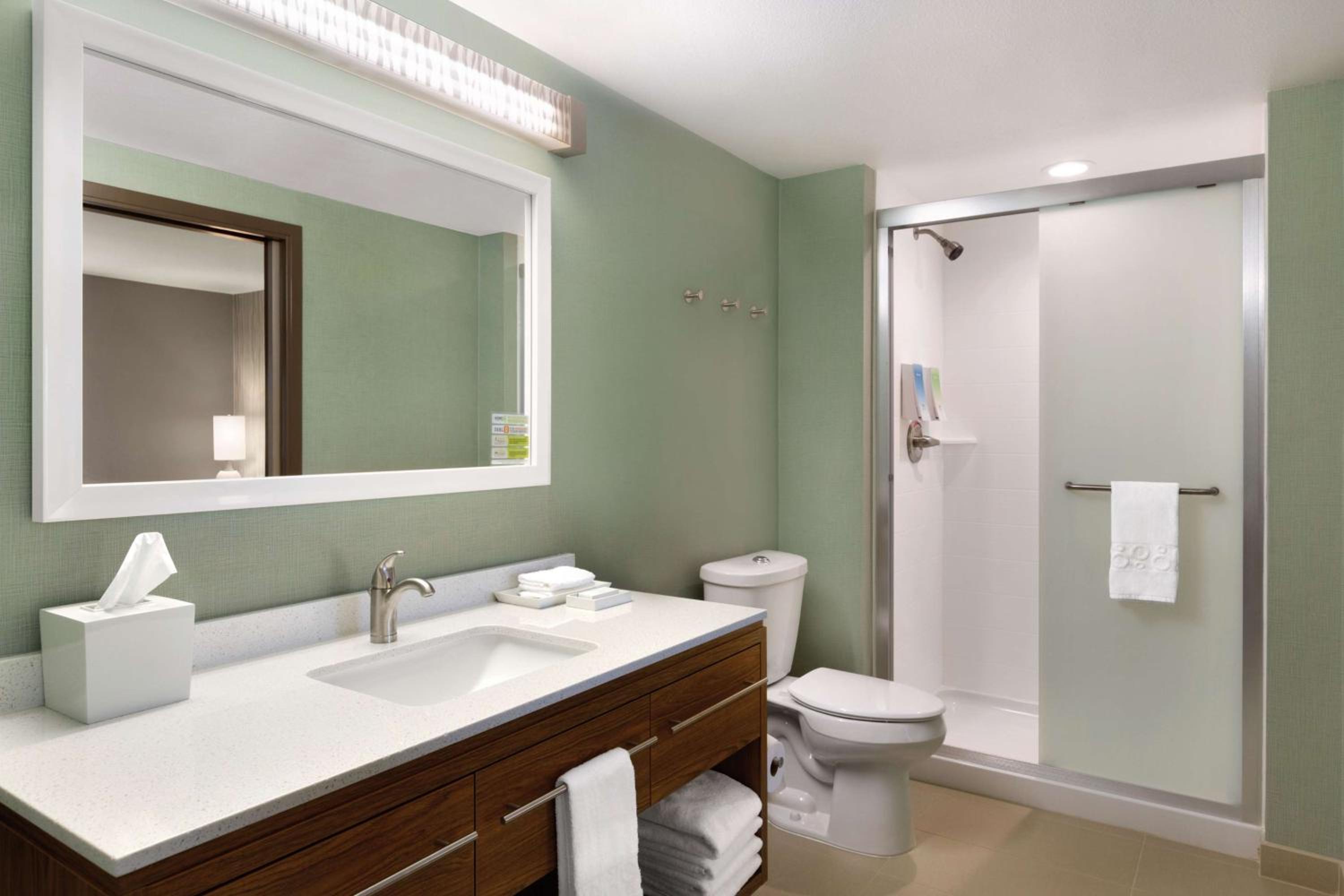 One-Bedroom Queen Suite - Non-Smoking photo 2