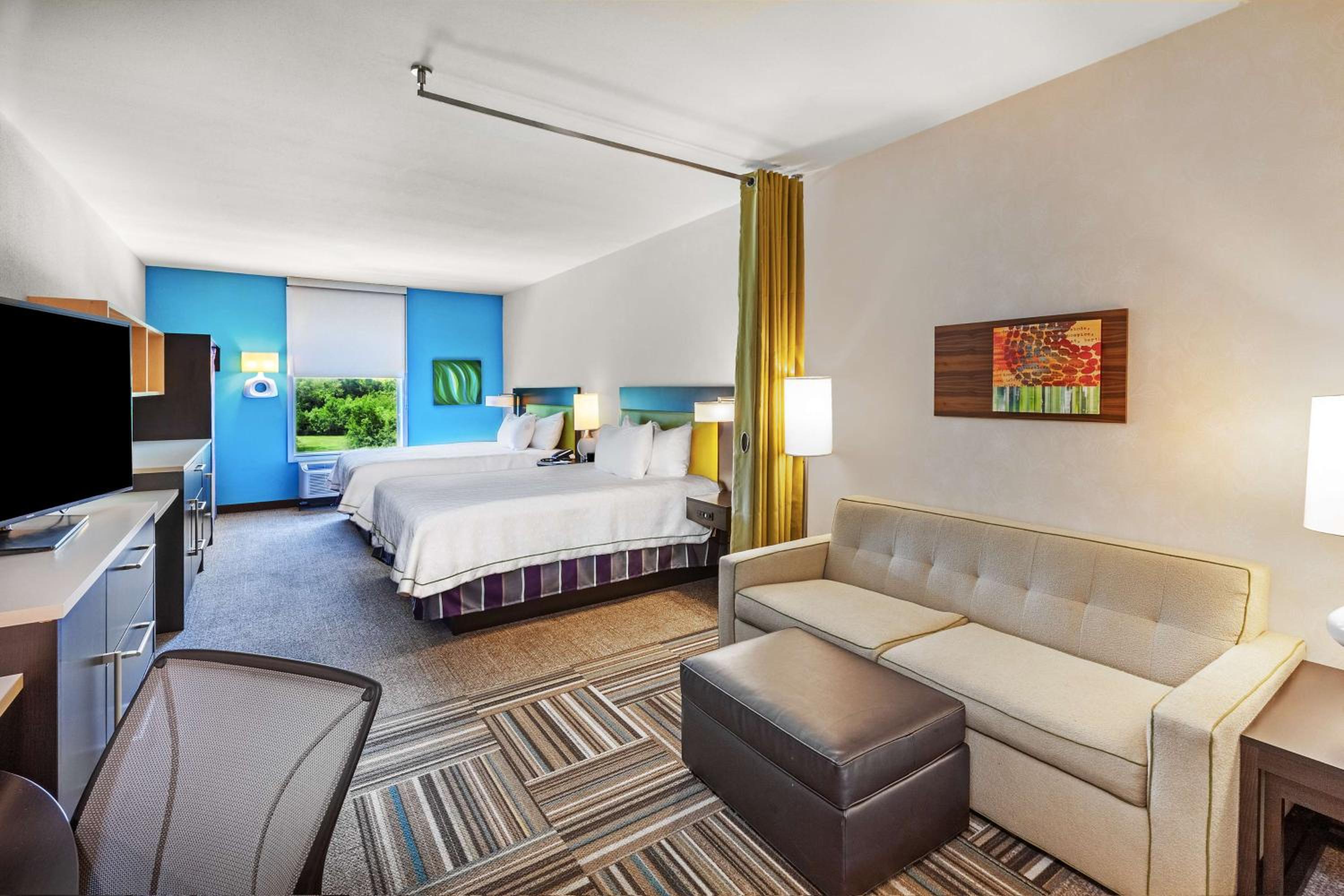 Queen Studio with Two Queen Beds - Non-Smoking
