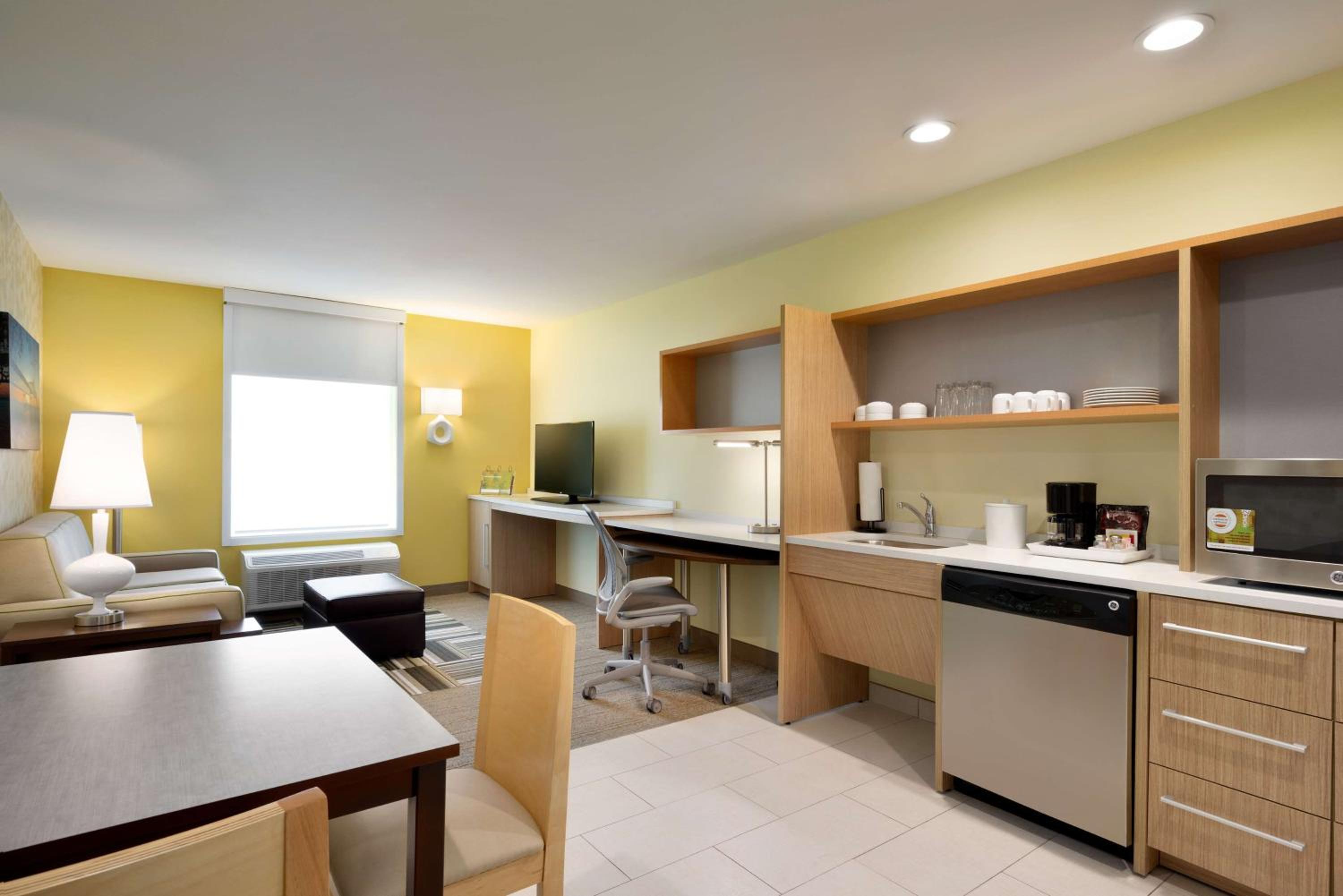 Queen Suite - Hearing Access/Non-Smoking photo 1