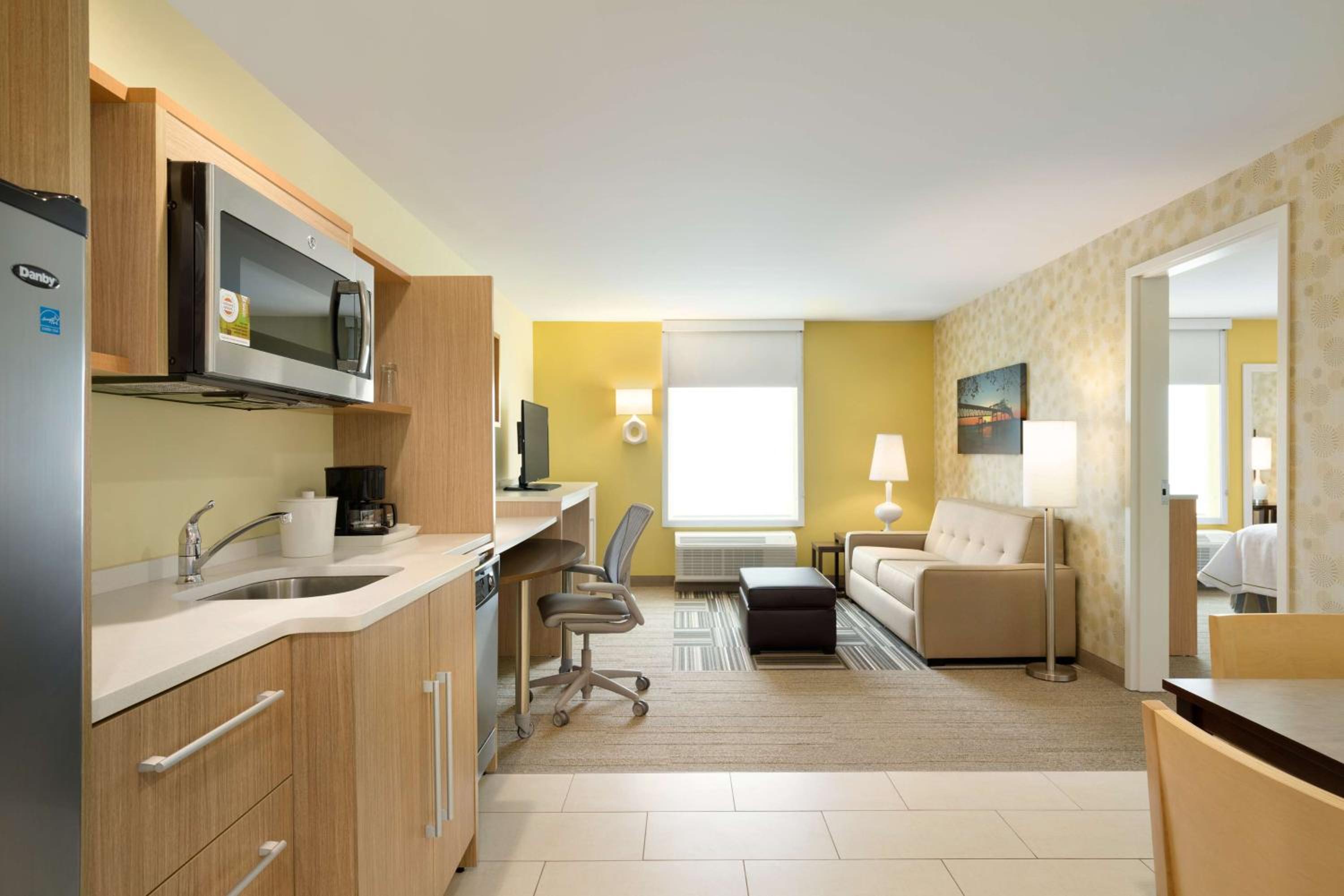One-Bedroom Queen Suite - Non-Smoking photo 3