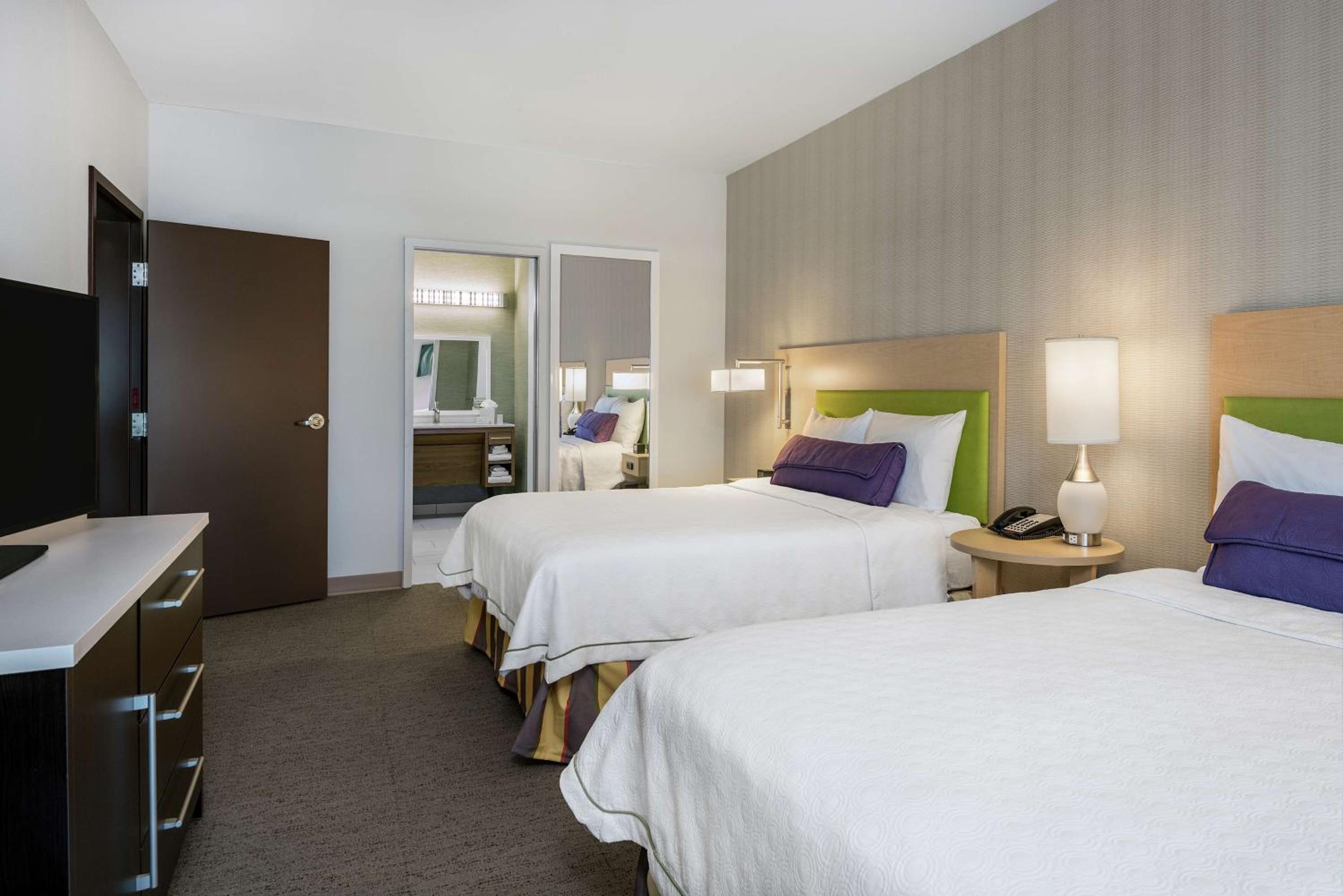 One-Bedroom King Suite - Non-Smoking thumbnail 6