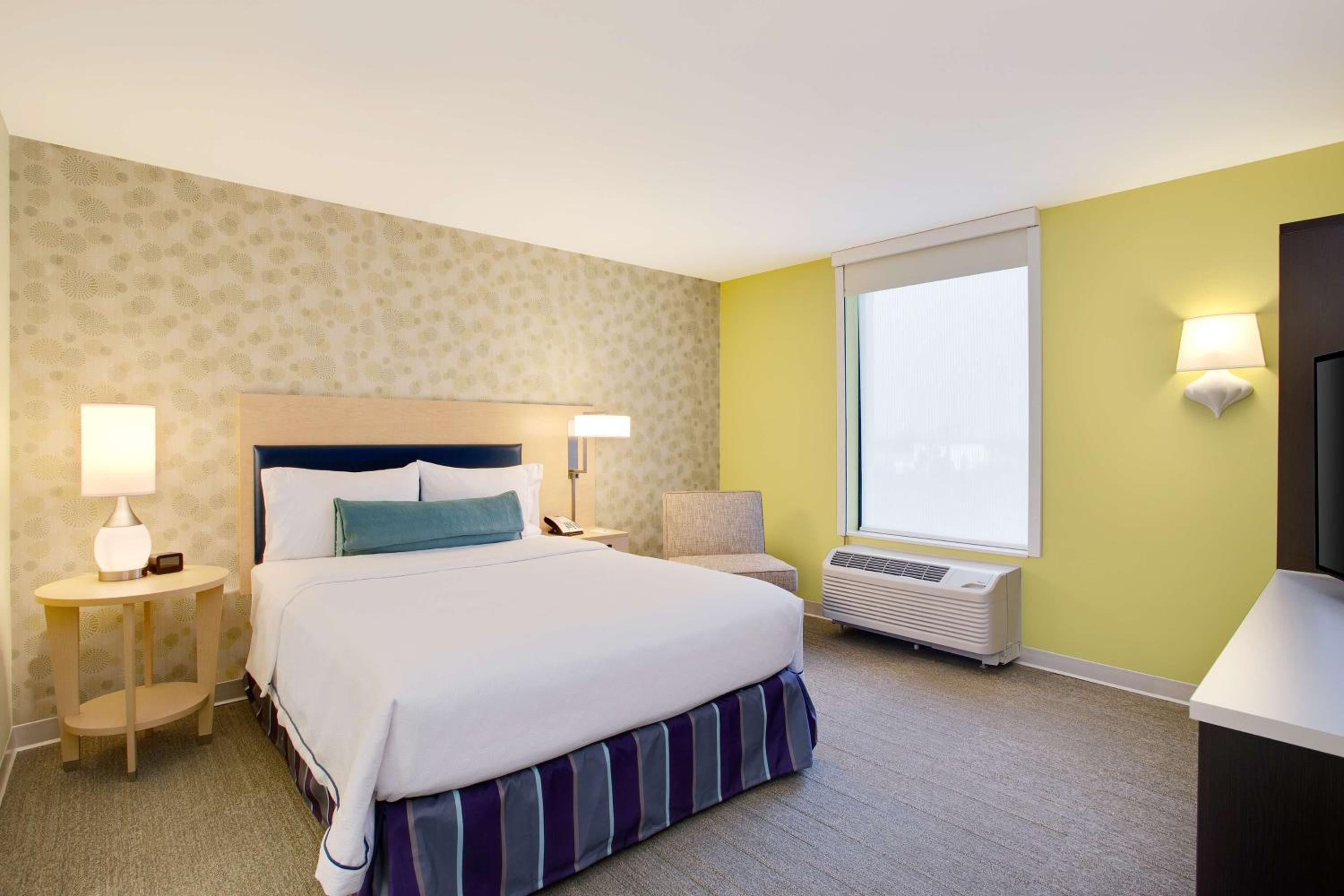 Queen Suite - Mobility Access/Non-Smoking - Photo 7
