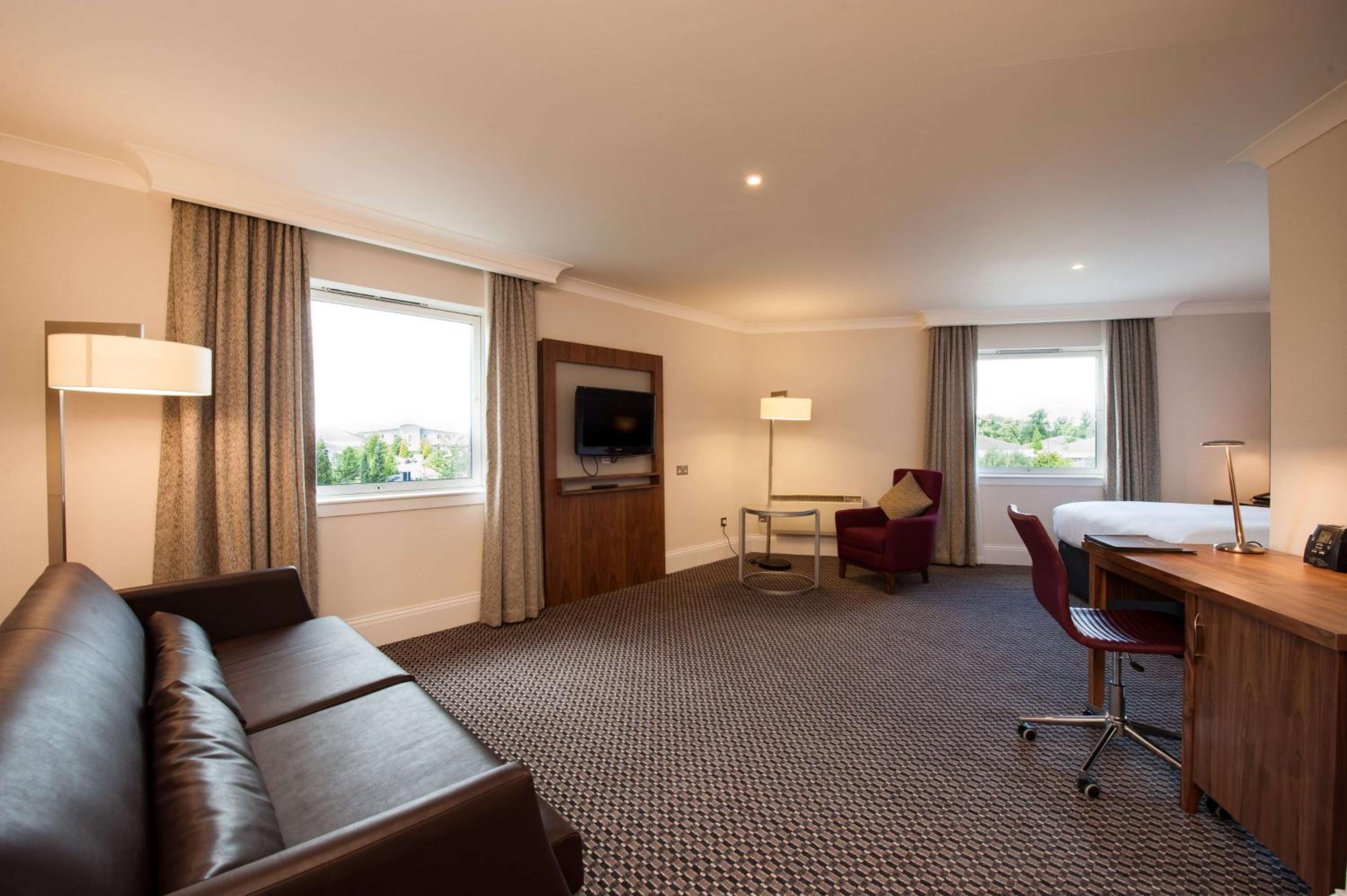 Junior Queen Suite - Photo 2