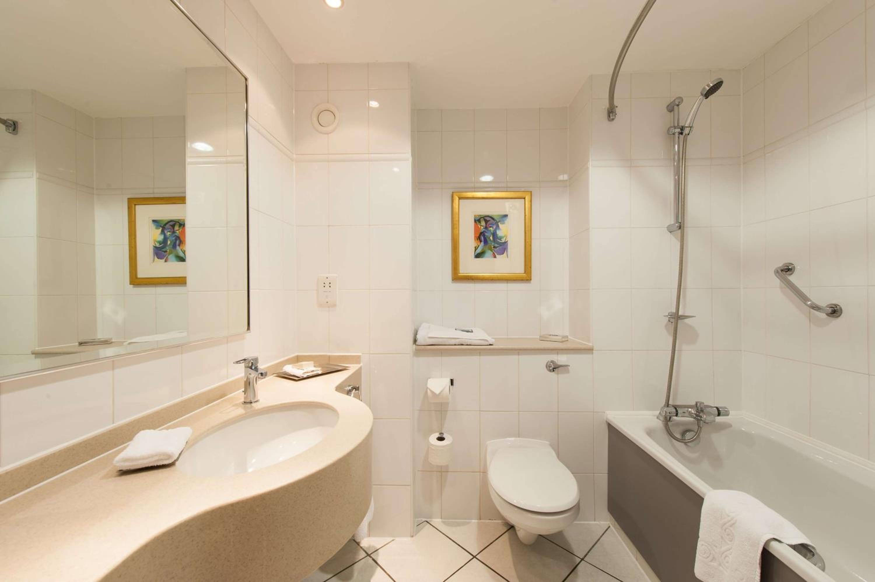 Deluxe Queen Room - Photo 5