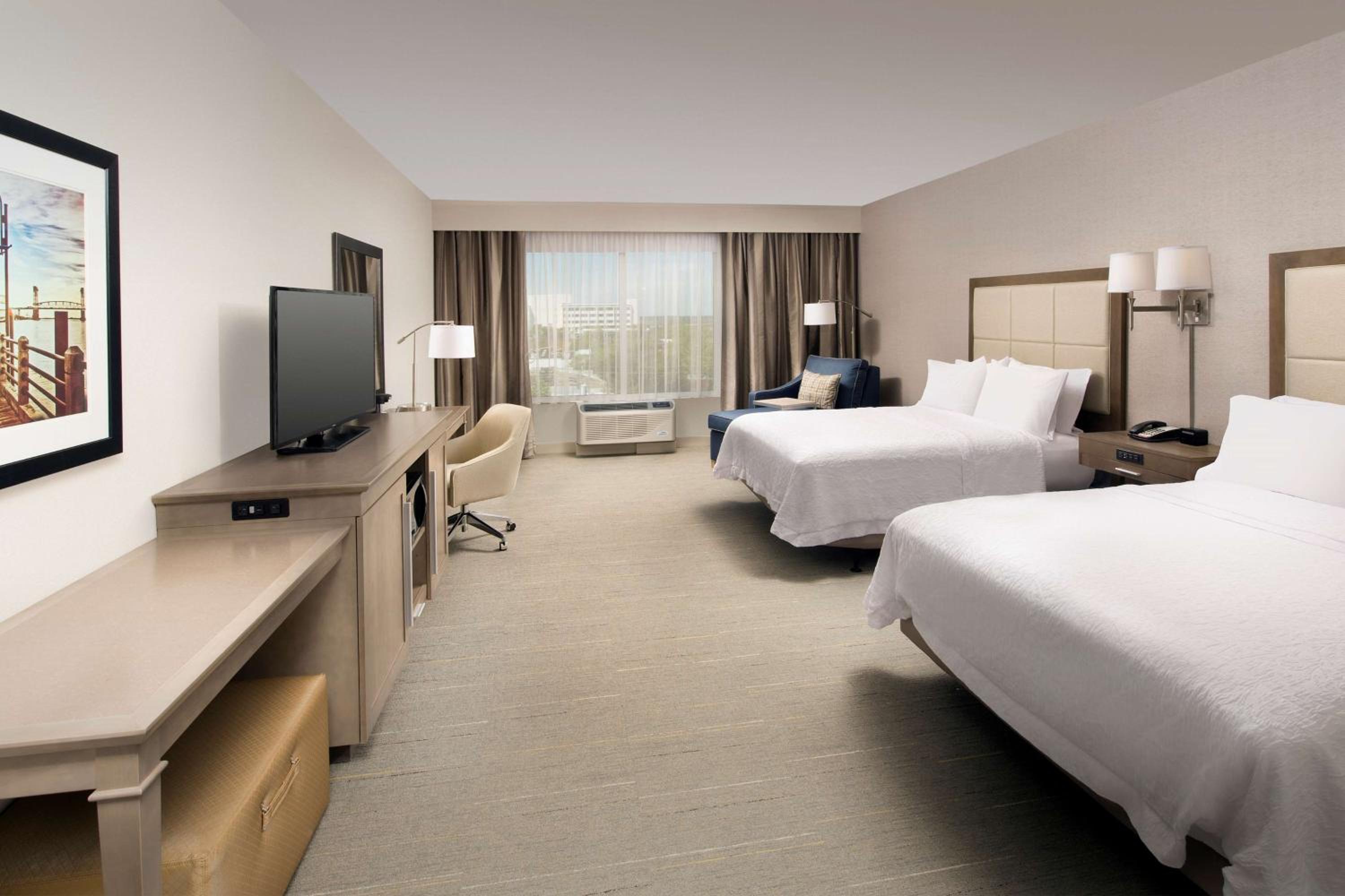 Queen Room with Two Queen Beds - Hearing Access/Non-Smoking photo 1