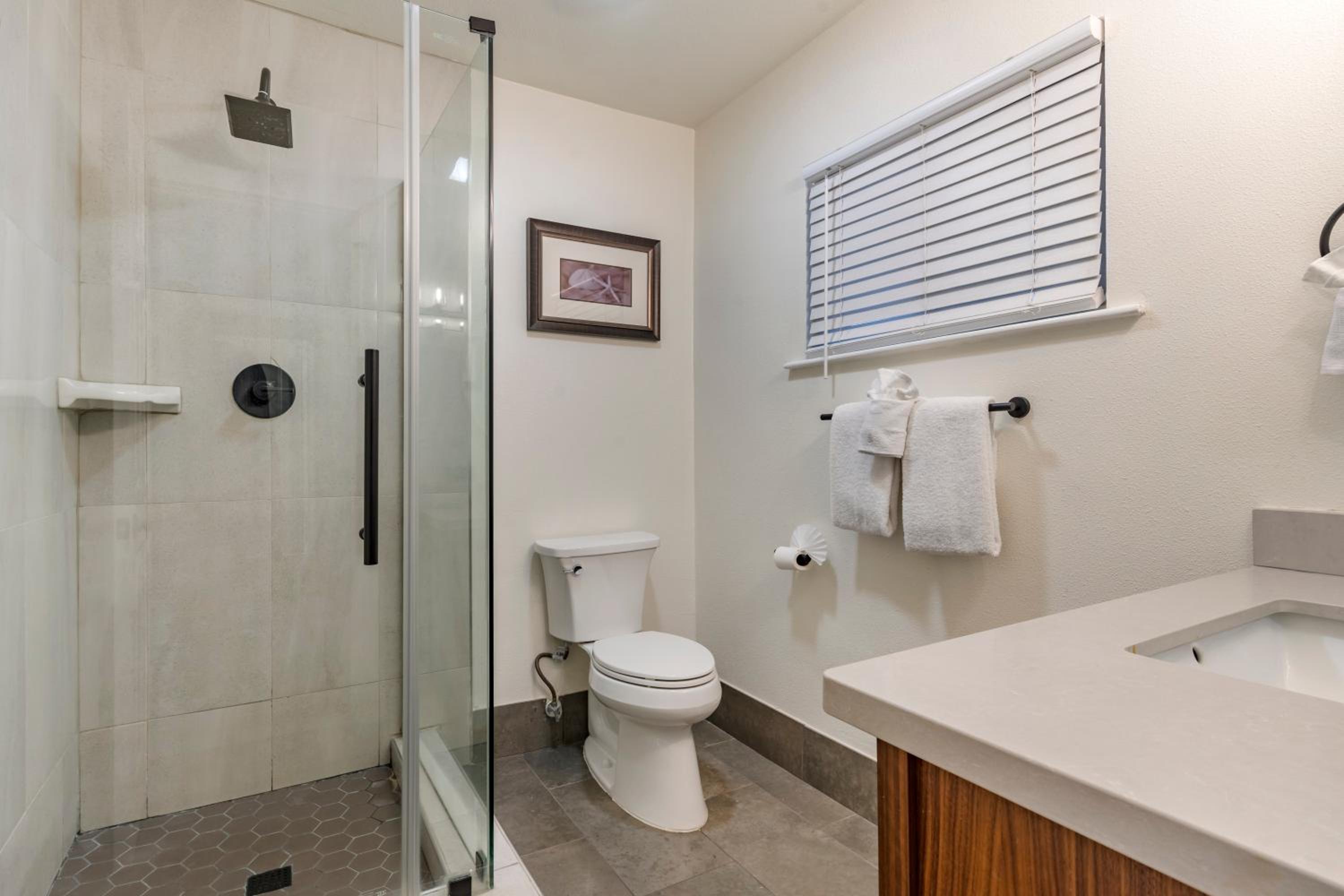 King Suite - Non-Smoking - Photo 6