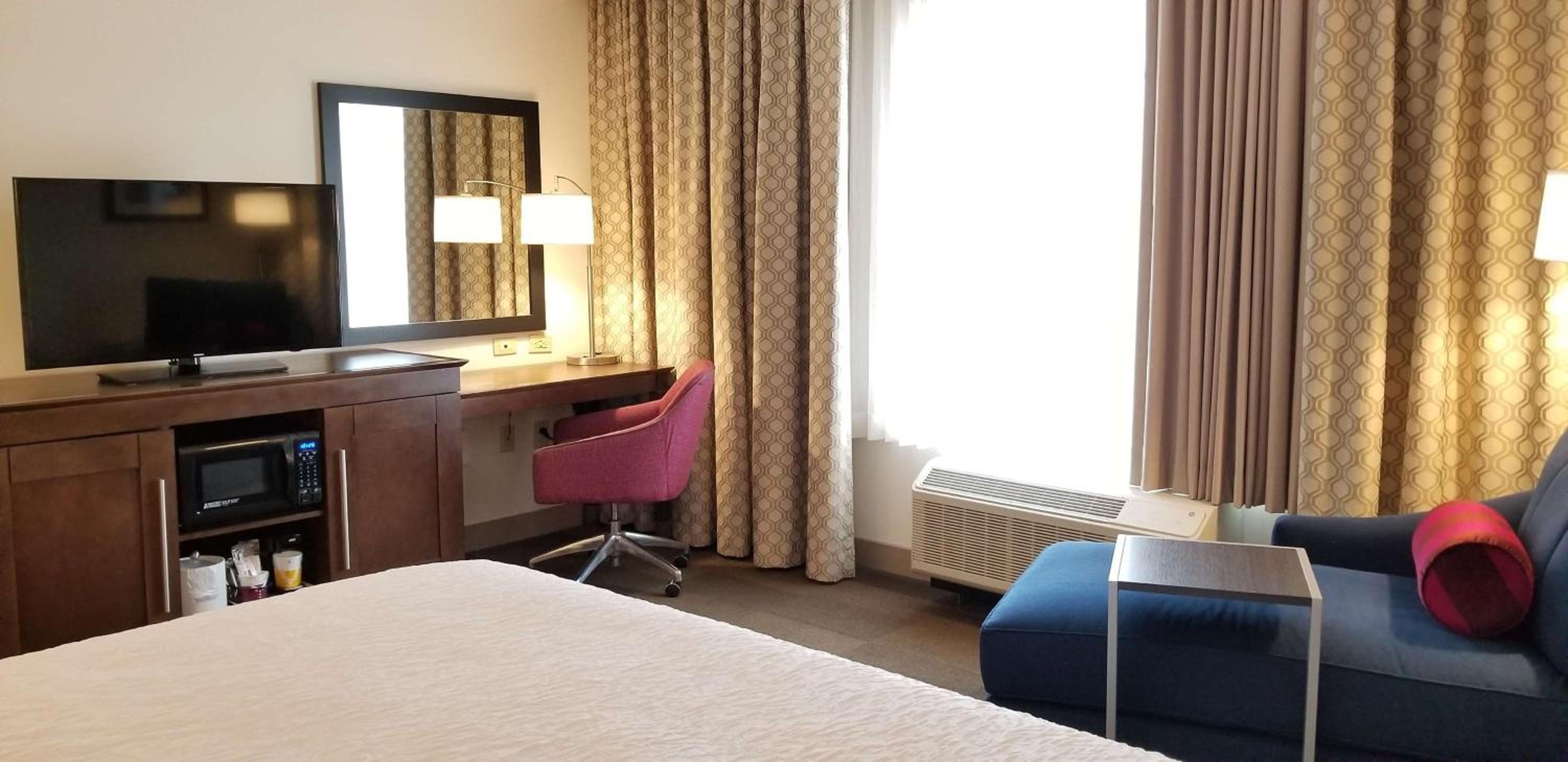 King Room - Non-Smoking photo 2