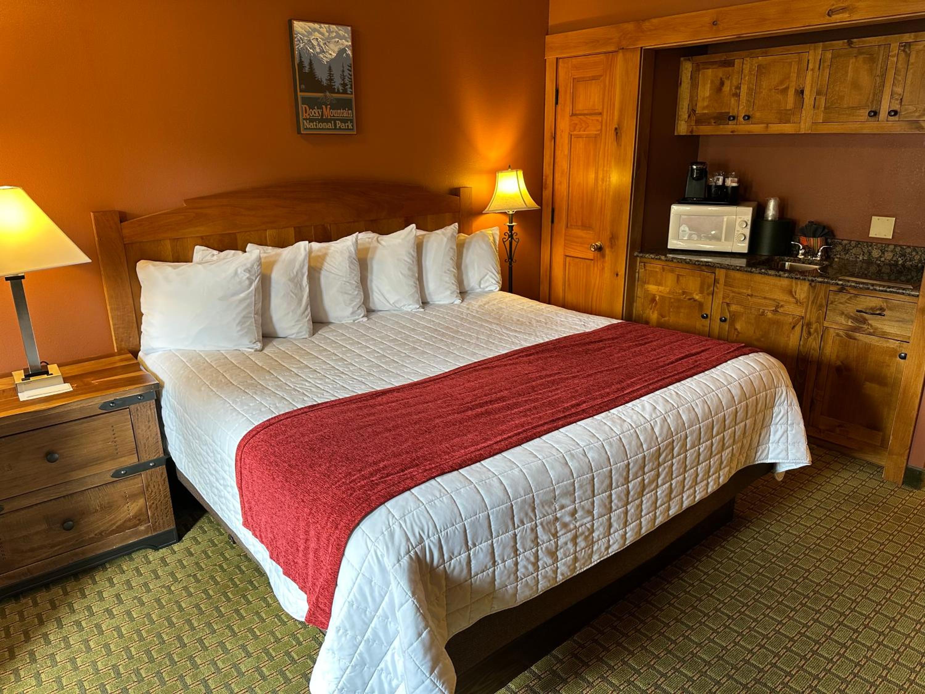 Standard King with Fireplace and Kitchenette (Non-Pet Friendly)