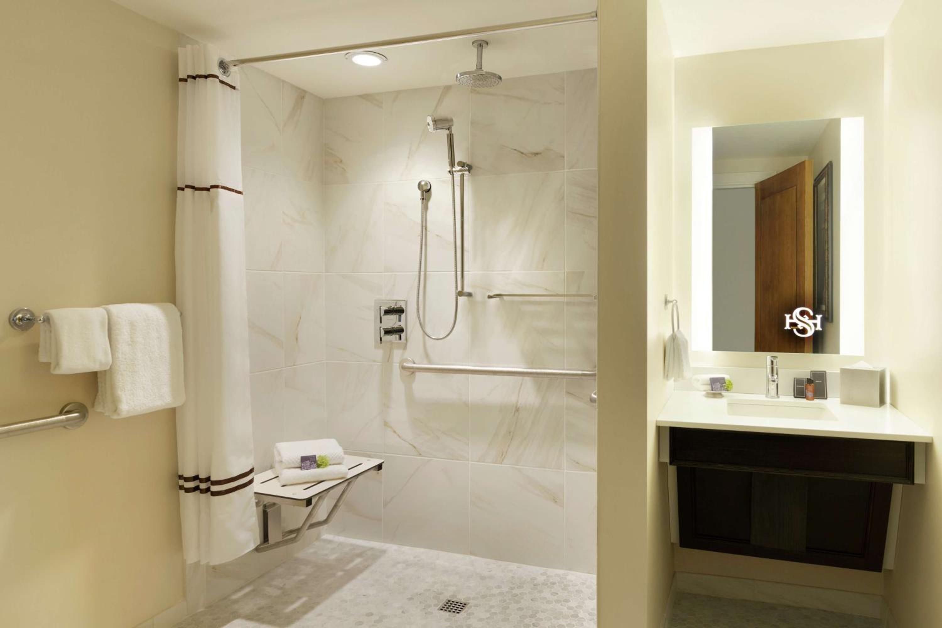 King Room - Mobility Access with Roll In Shower