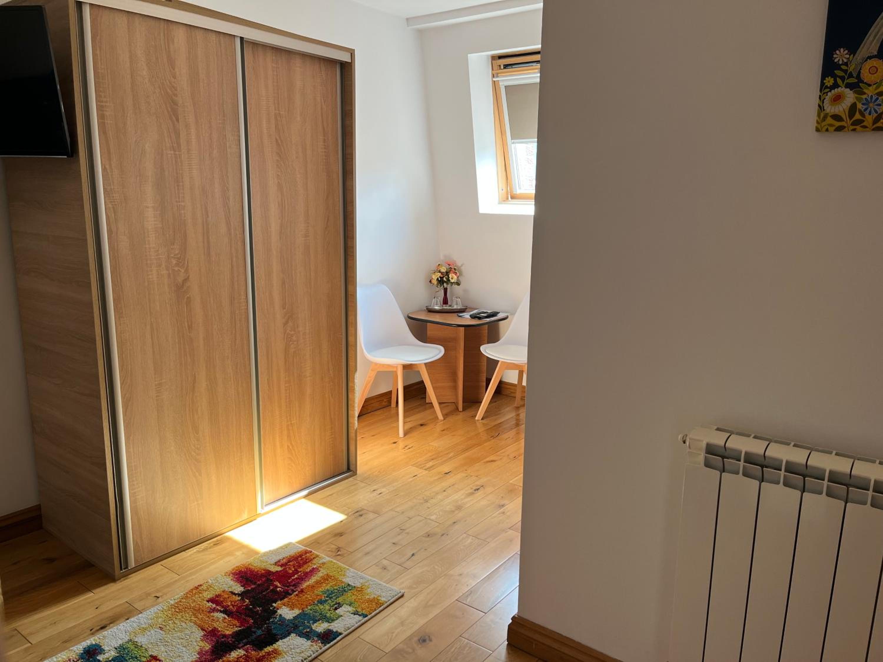 Double Room - Photo 4