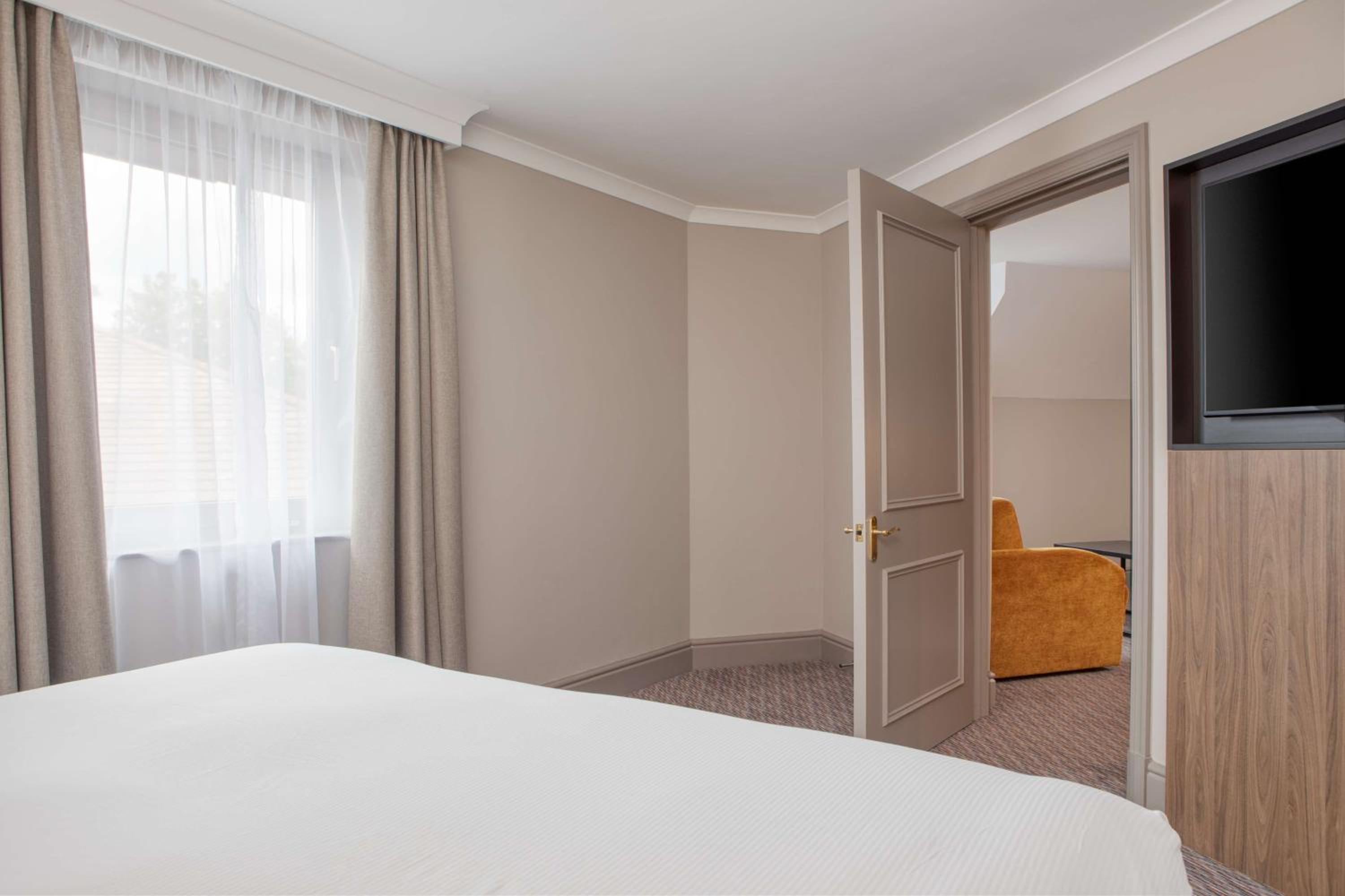 One-Bedroom King Suite - Photo 2