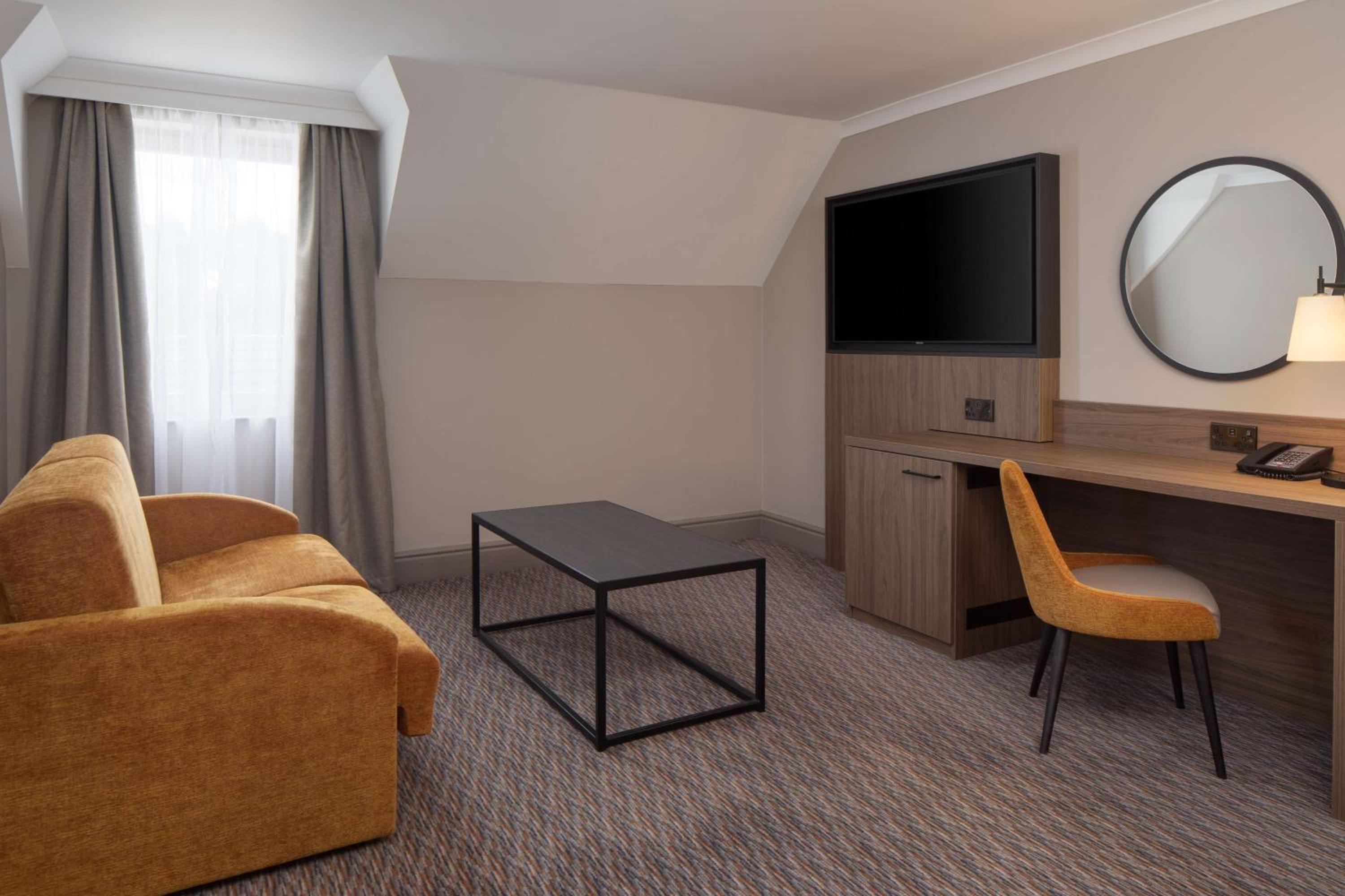One-Bedroom King Suite - Photo 3