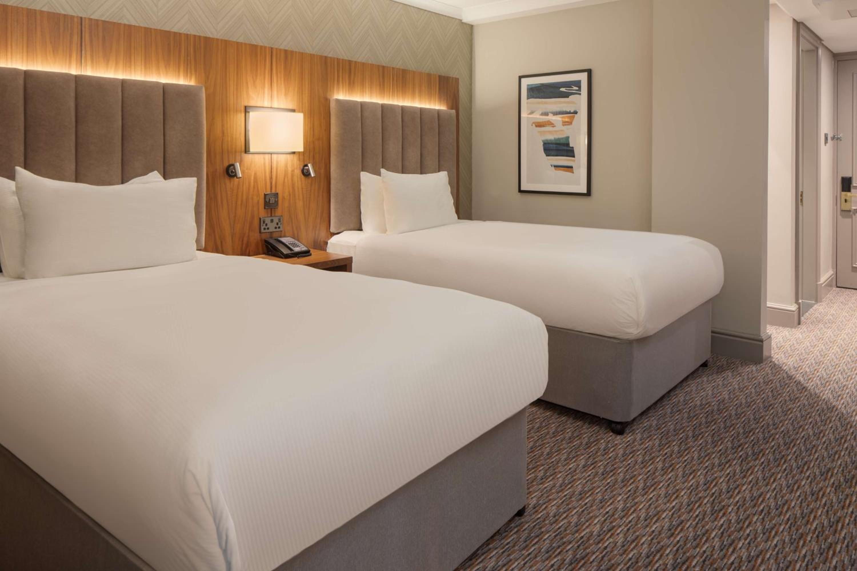 Twin Room - Photo 3