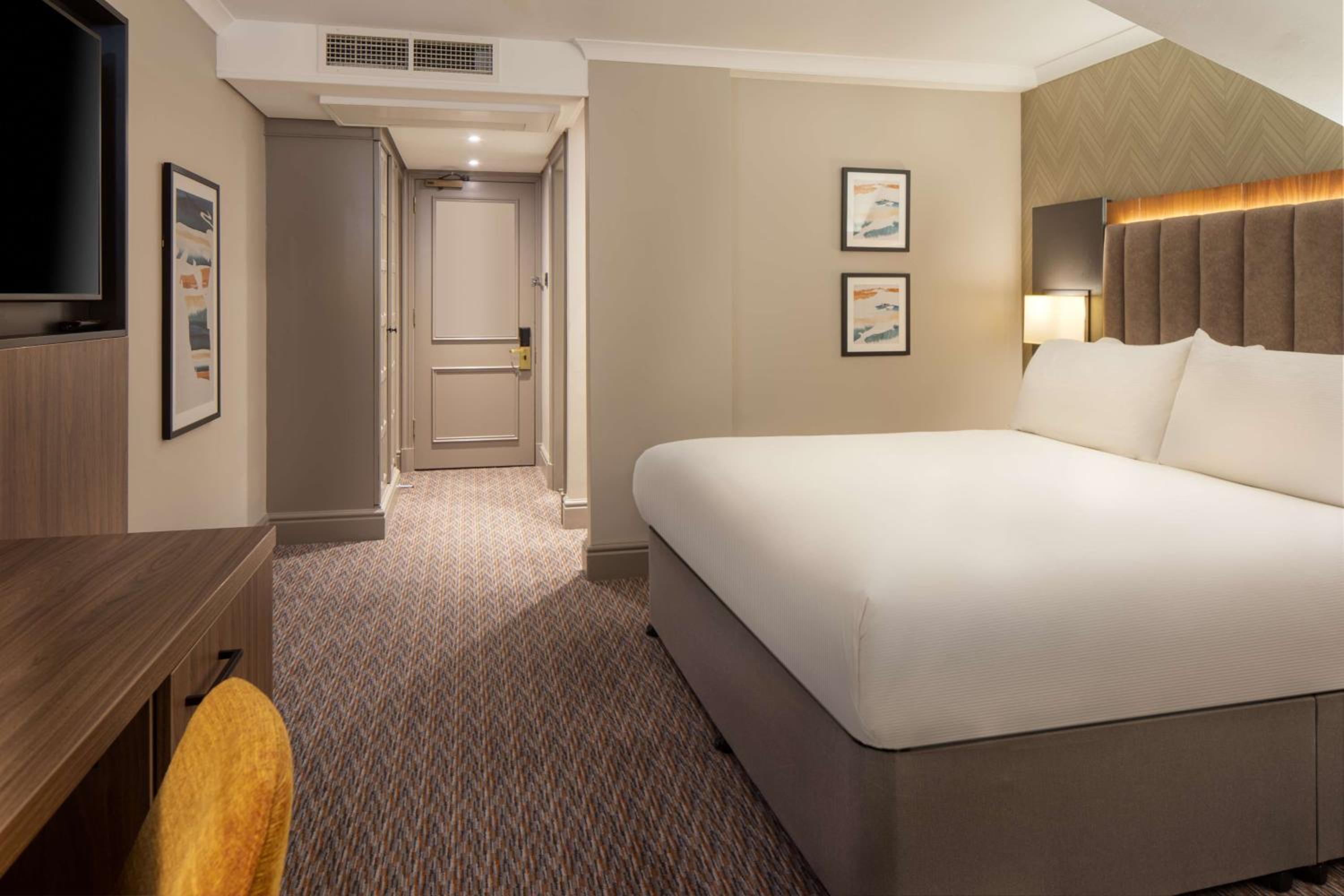 Deluxe King Room - Photo 2