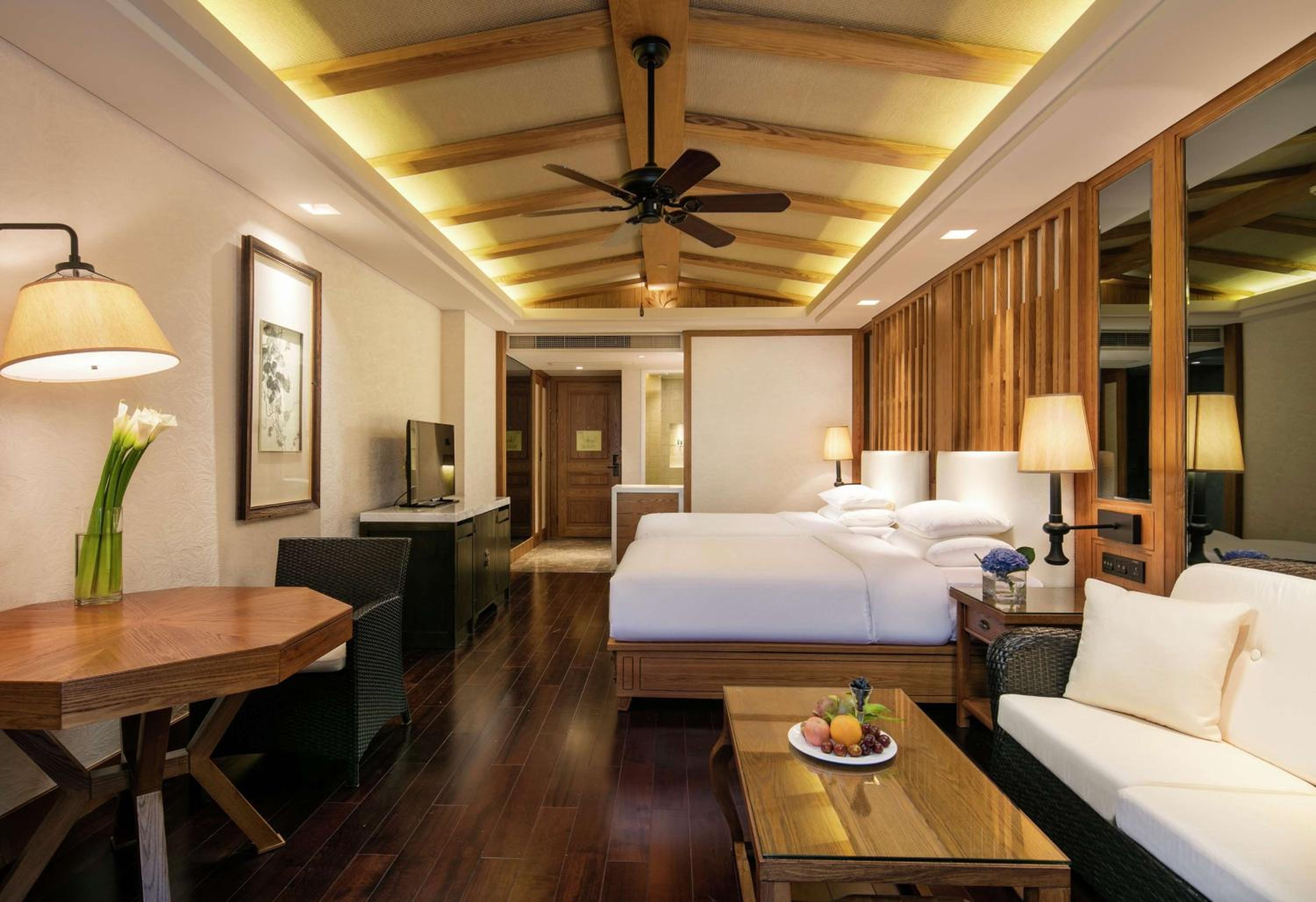 Twin Guest Room with Mountain View photo 3