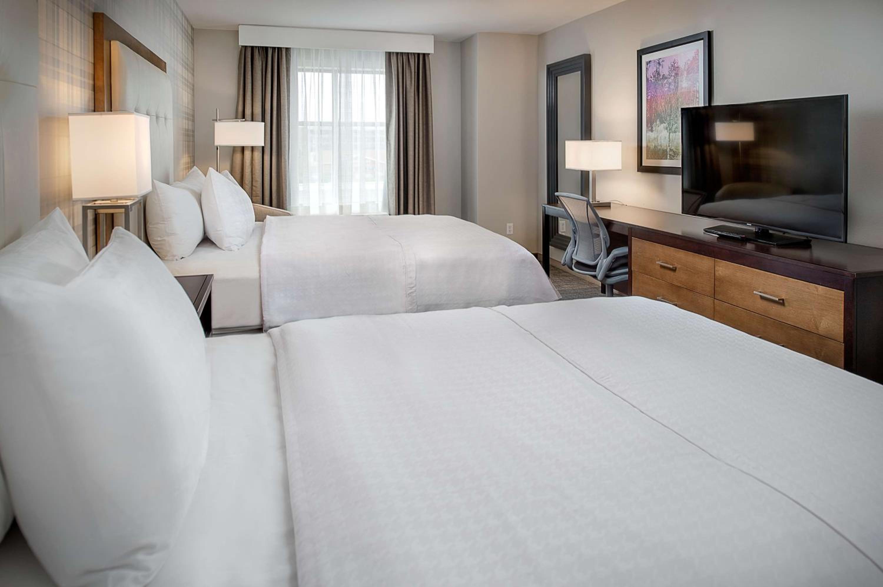One-Bedroom Queen Suite with Two Queen Beds - Non-Smoking - Photo 4