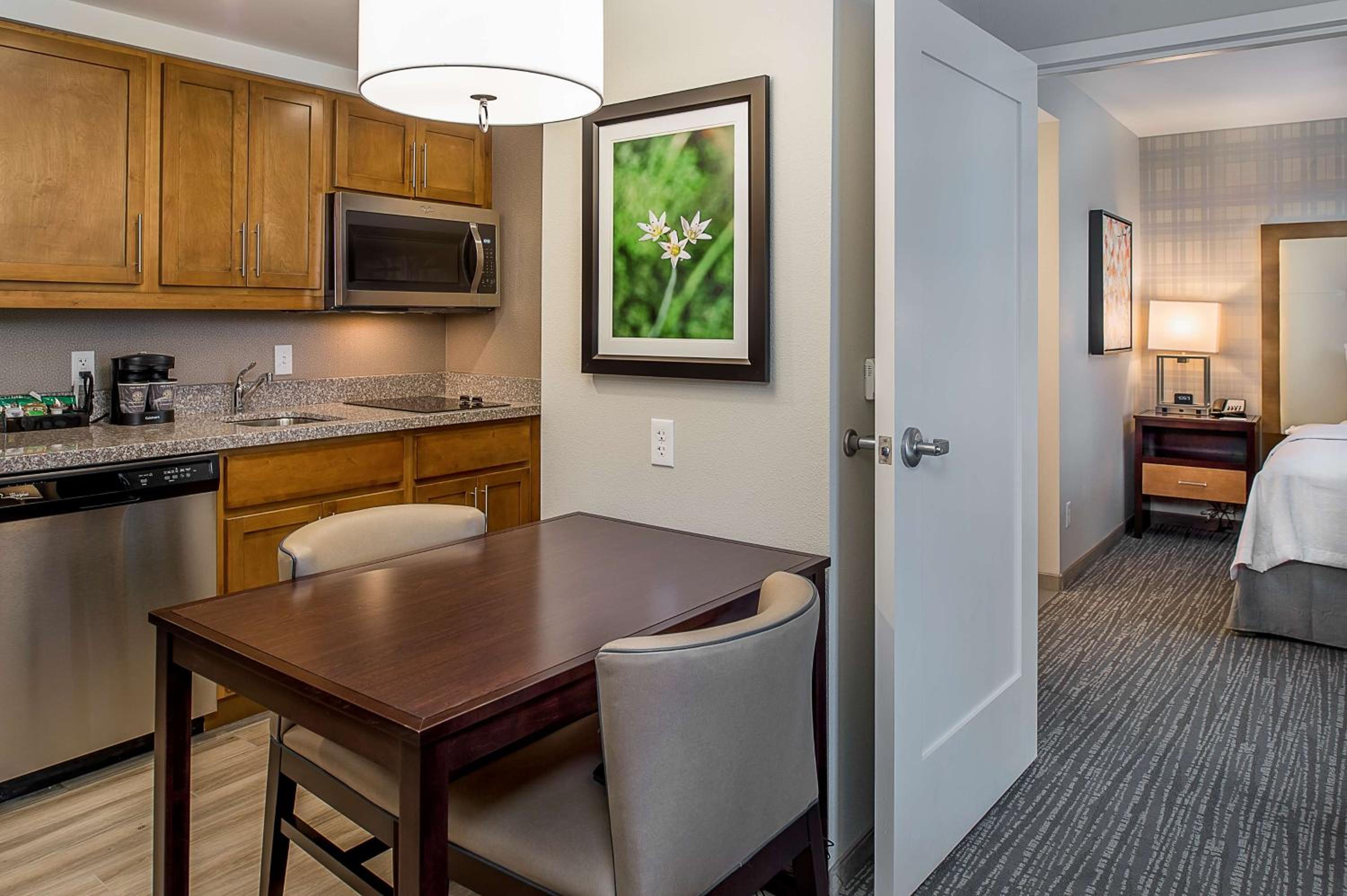 One-Bedroom King Suite - Non-Smoking - Photo 3