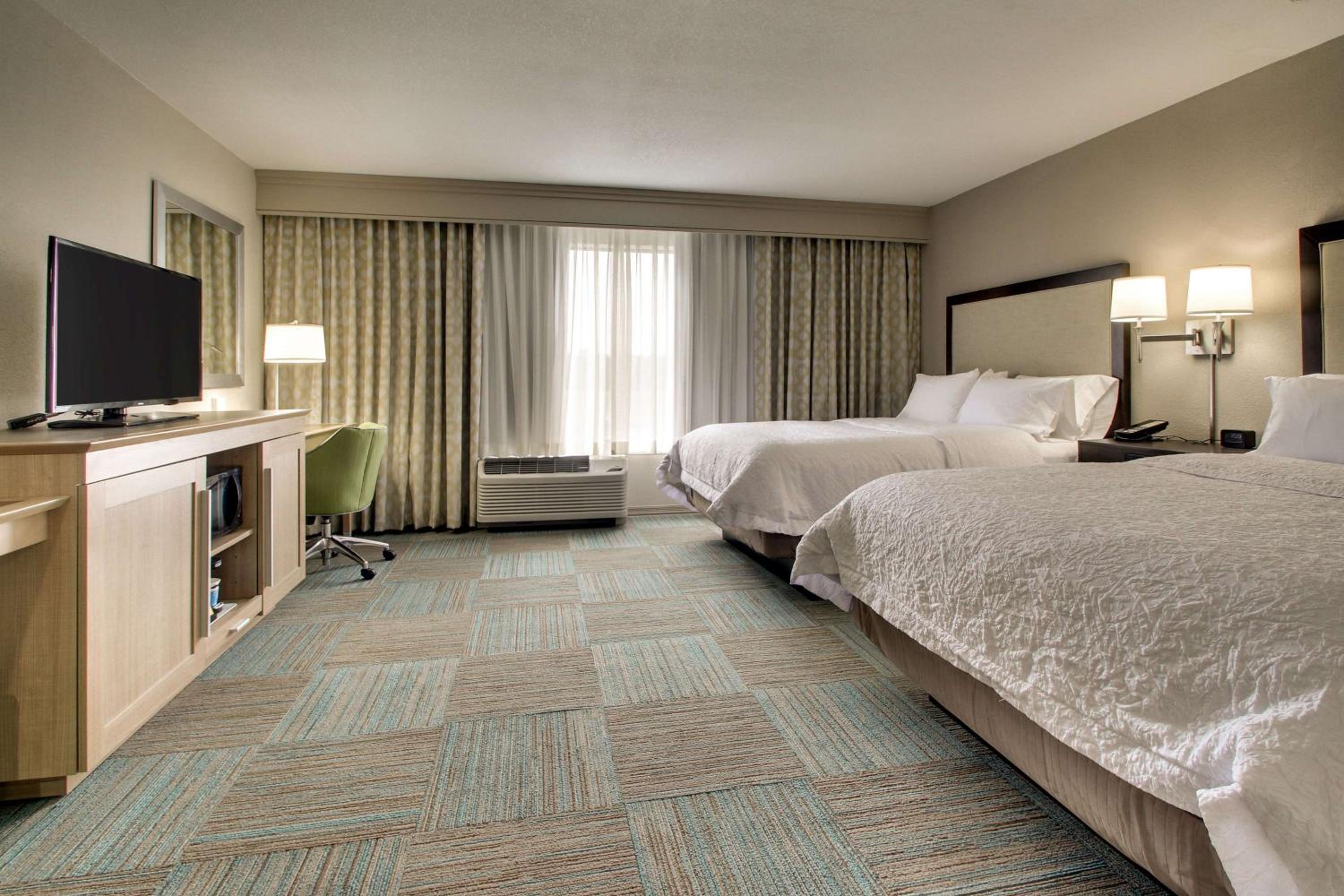 Queen Room with Two Queen Beds - Mobility and Hearing Access/Non-Smoking - Photo 4