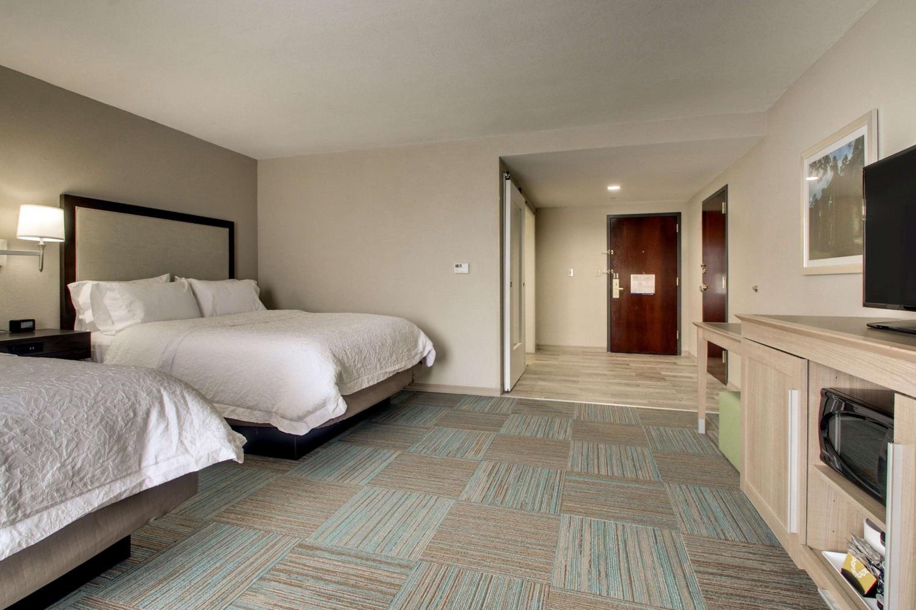 Queen Room with Two Queen Beds - Mobility and Hearing Access/Non-Smoking - Photo 2