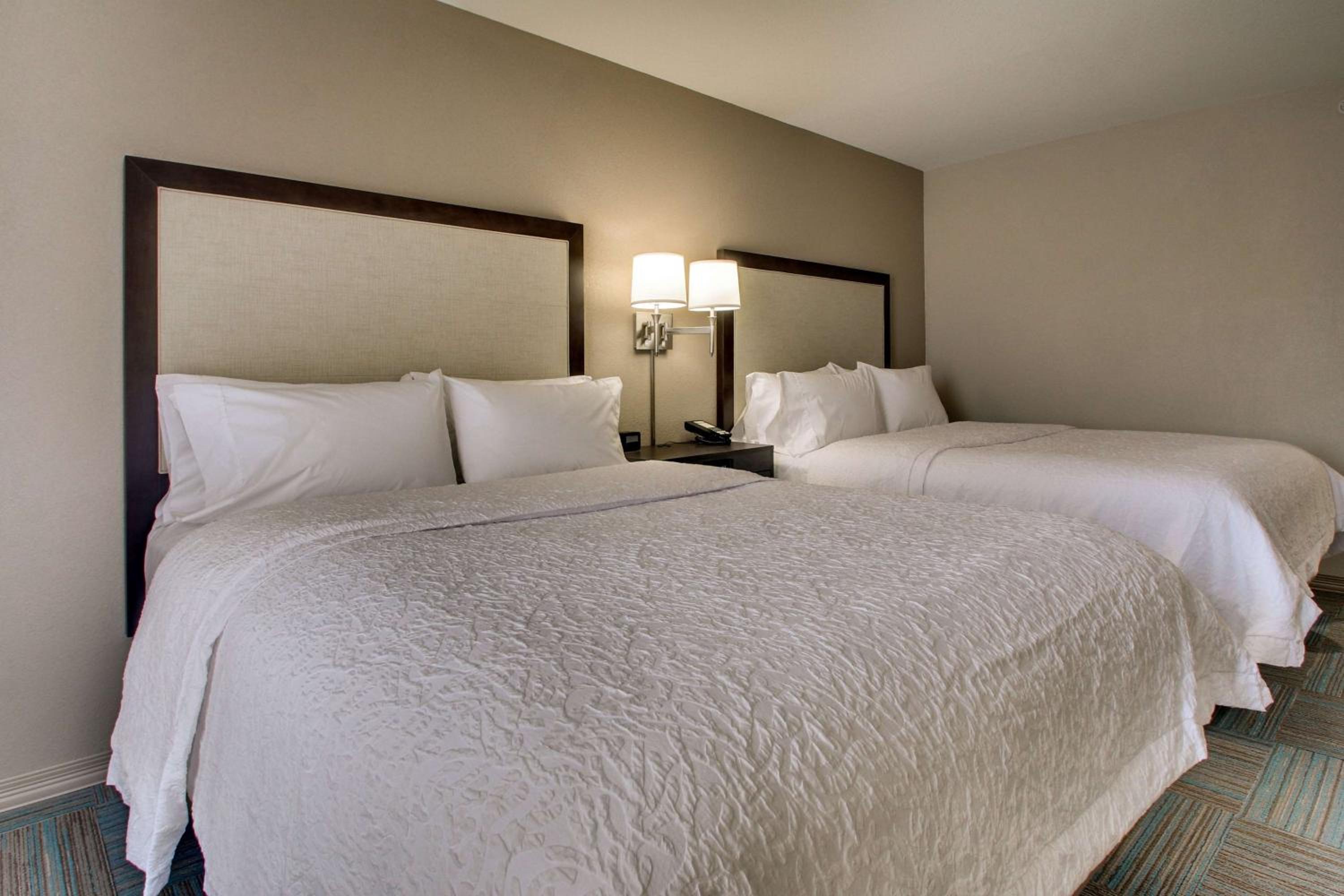 Queen Room with Two Queen Beds (4 Adults) - Photo 1