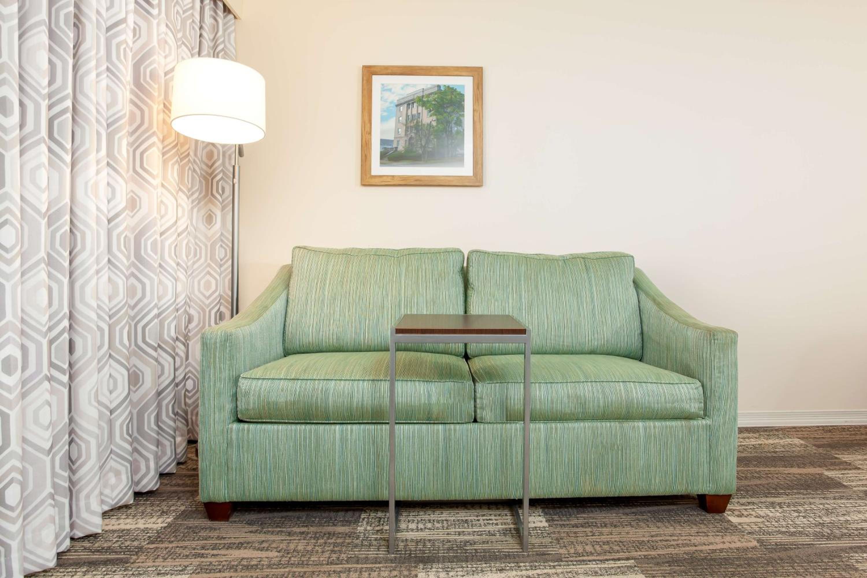 King Room with Sofa Bed - Non-Smoking, photo 7