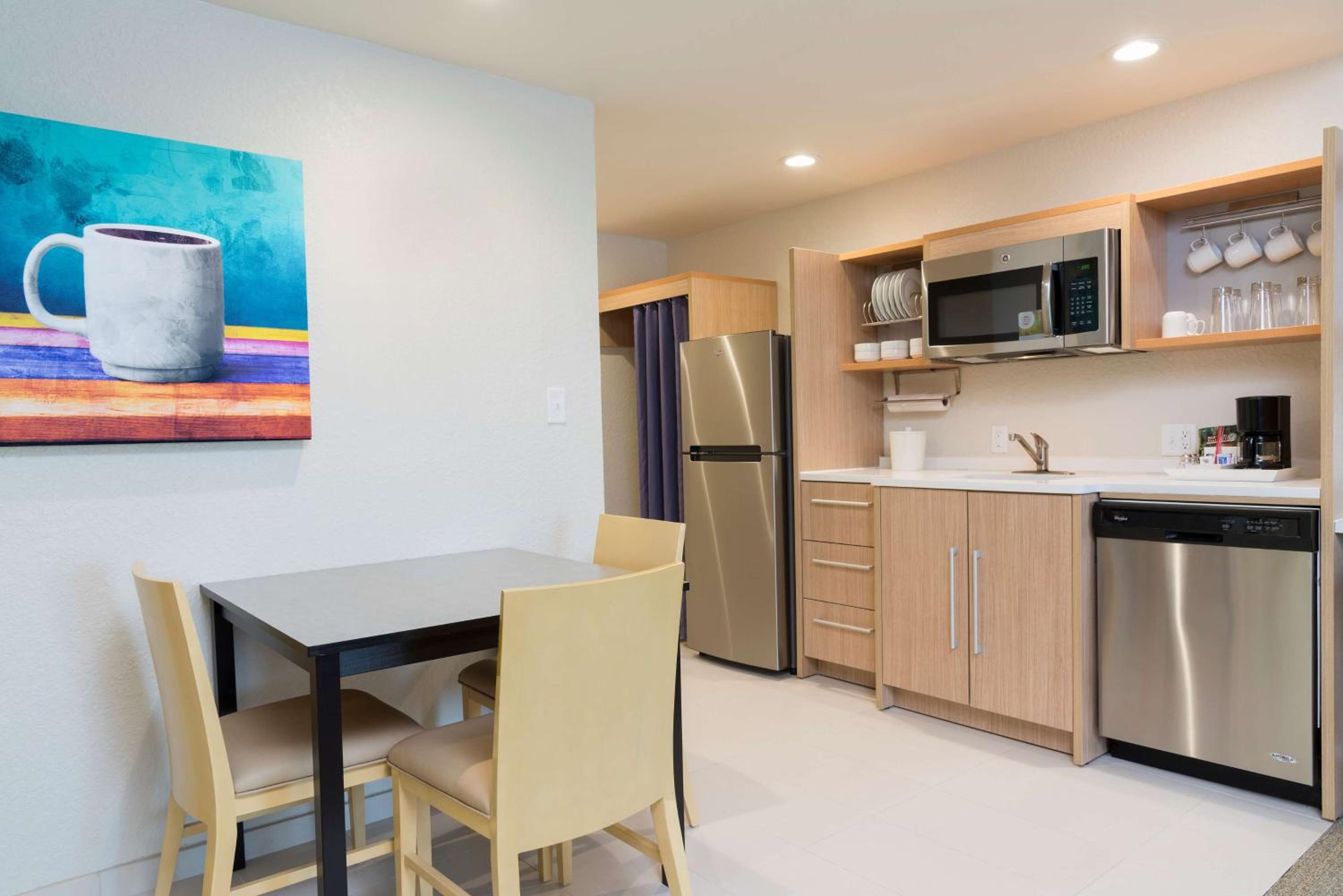 One-Bedroom King Suite - Non-Smoking - Photo 4