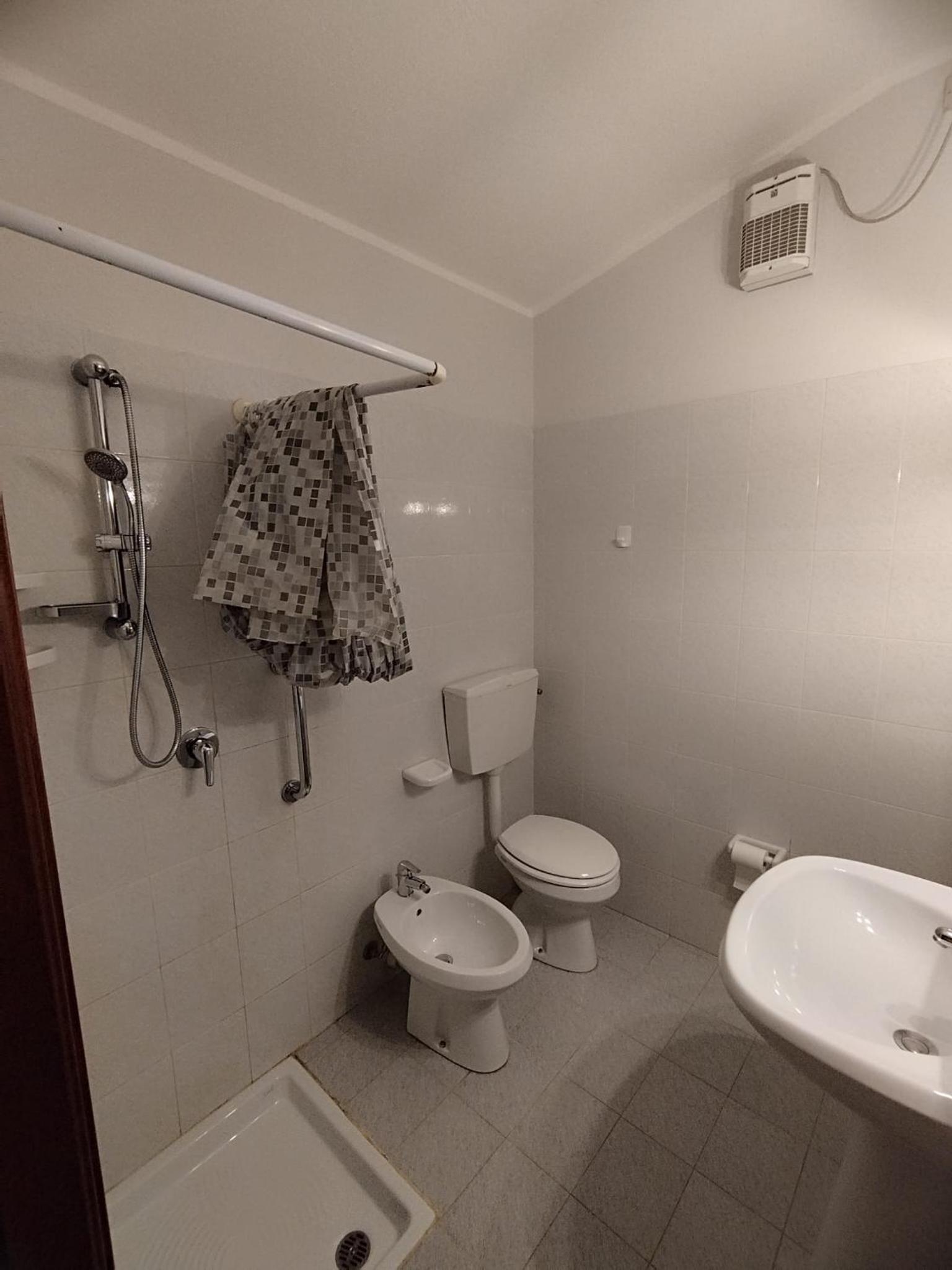 Quadruple Room with Private Bathroom photo 3